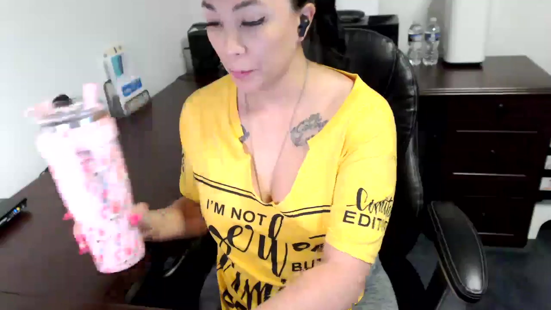 Gallery image thumbnail from MickaylaMoon's myfreecams stream on, 05/31/2024, 19:45 image 8 of 20