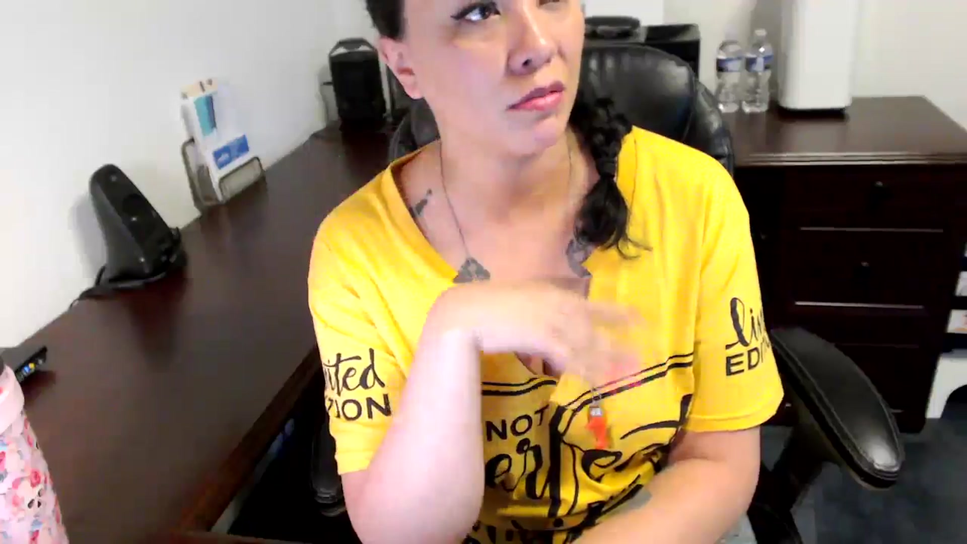 Gallery image thumbnail from MickaylaMoon's myfreecams stream on, 05/31/2024, 19:45 image 18 of 20