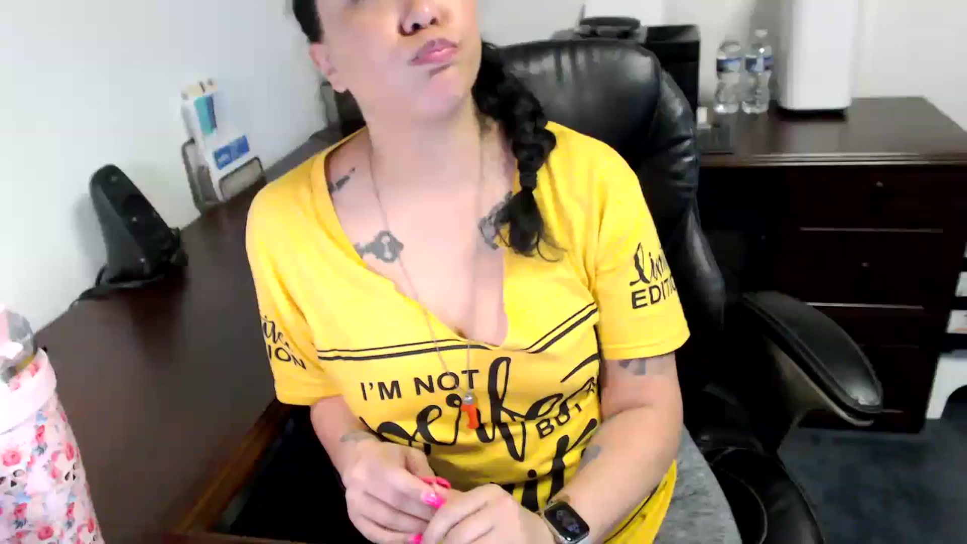 Gallery image thumbnail from MickaylaMoon's myfreecams stream on, 05/31/2024, 19:45 image 17 of 20