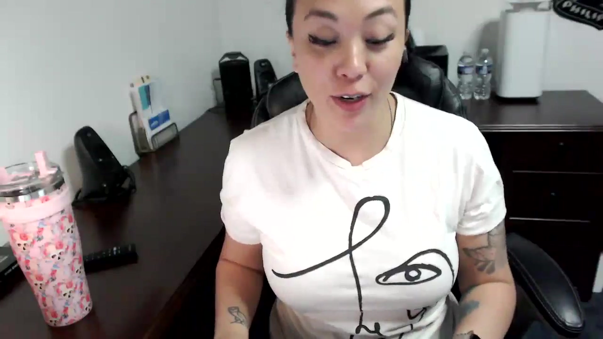 Gallery image thumbnail from MickaylaMoon's myfreecams stream on, 06/03/2024, 16:13 image 18 of 20