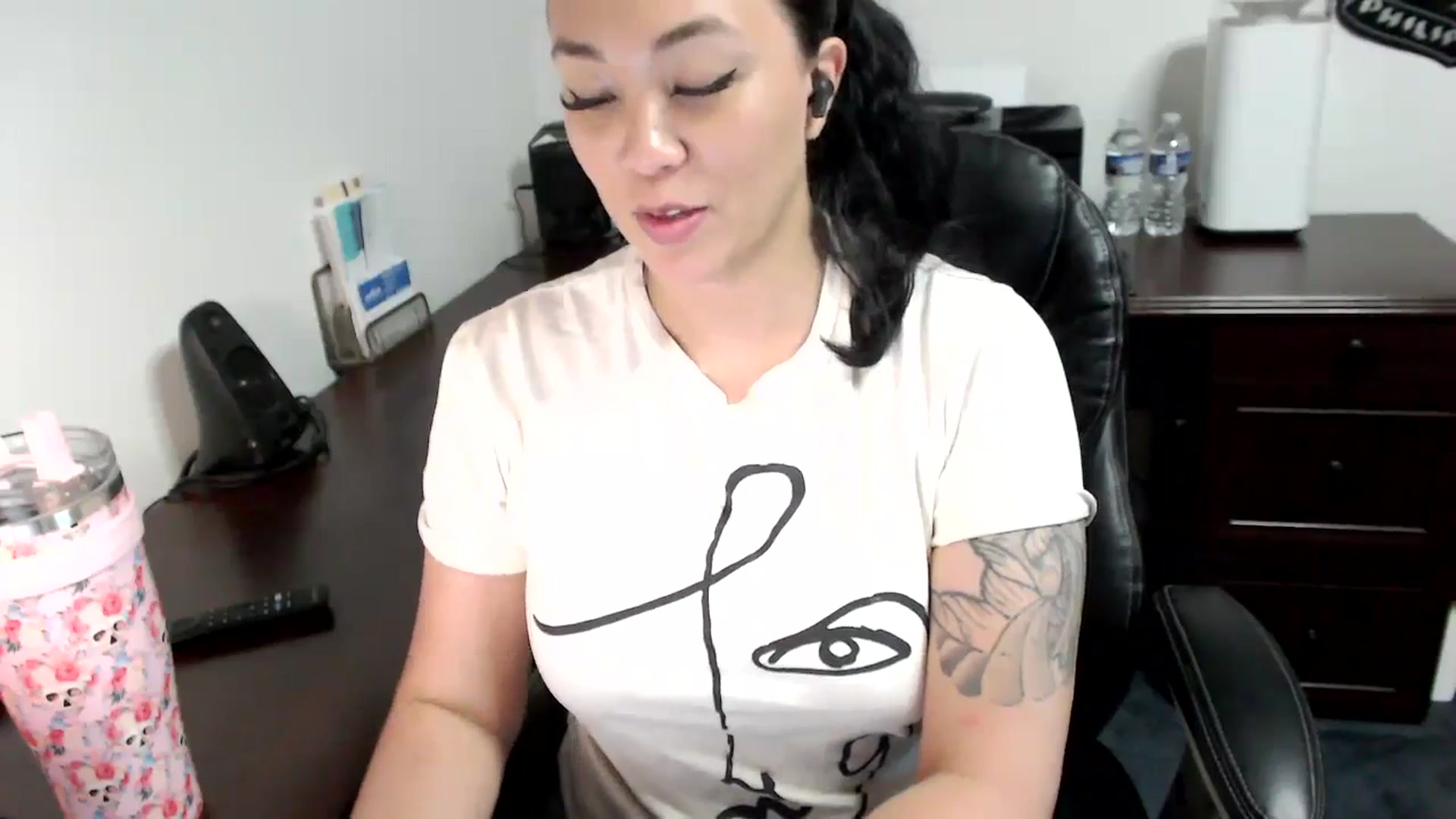 Gallery image thumbnail from MickaylaMoon's myfreecams stream on, 06/03/2024, 16:13 image 9 of 20