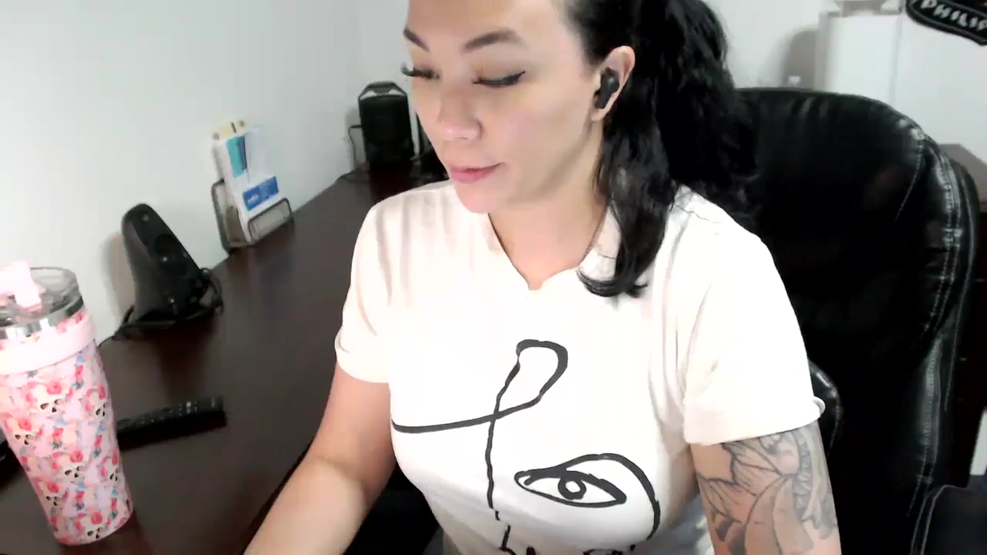 Gallery image thumbnail from MickaylaMoon's myfreecams stream on, 06/03/2024, 16:13 image 5 of 20