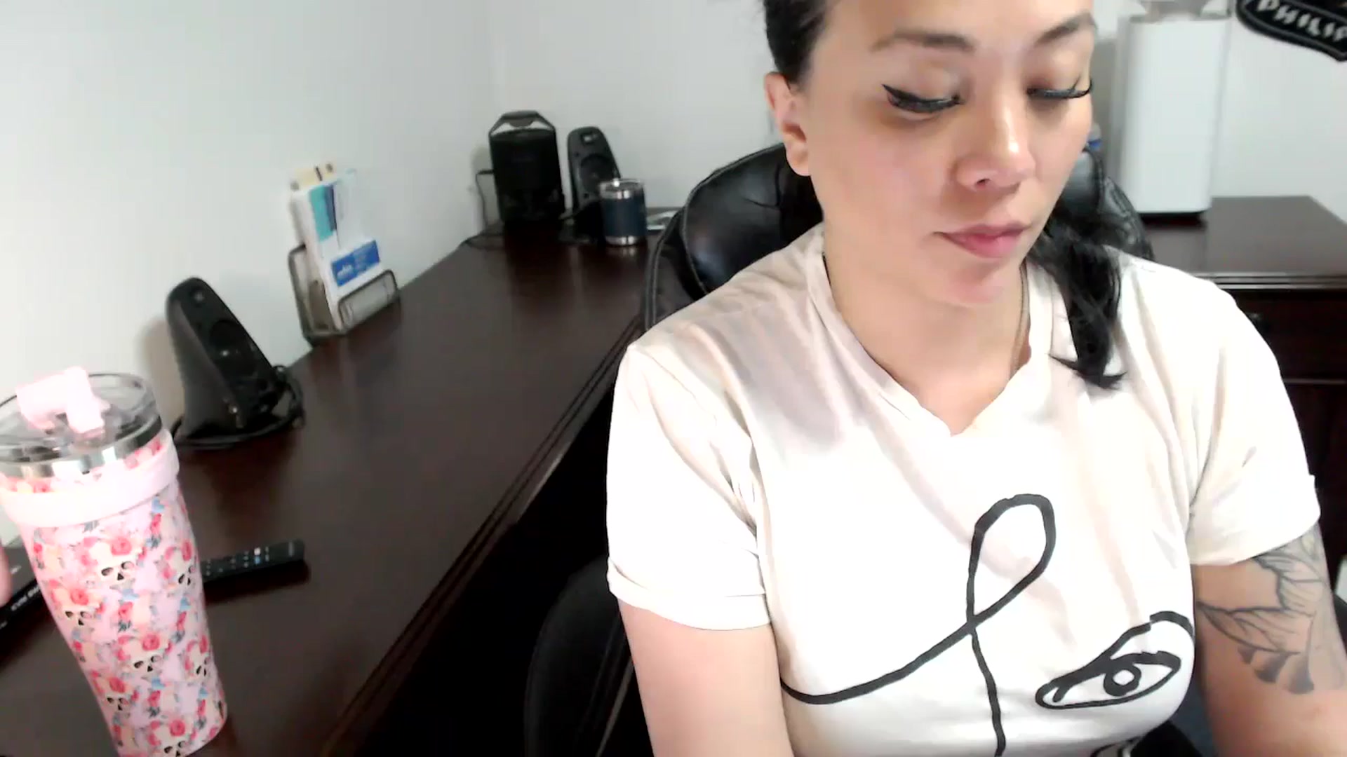 Gallery image thumbnail from MickaylaMoon's myfreecams stream on, 06/03/2024, 16:13 image 6 of 20