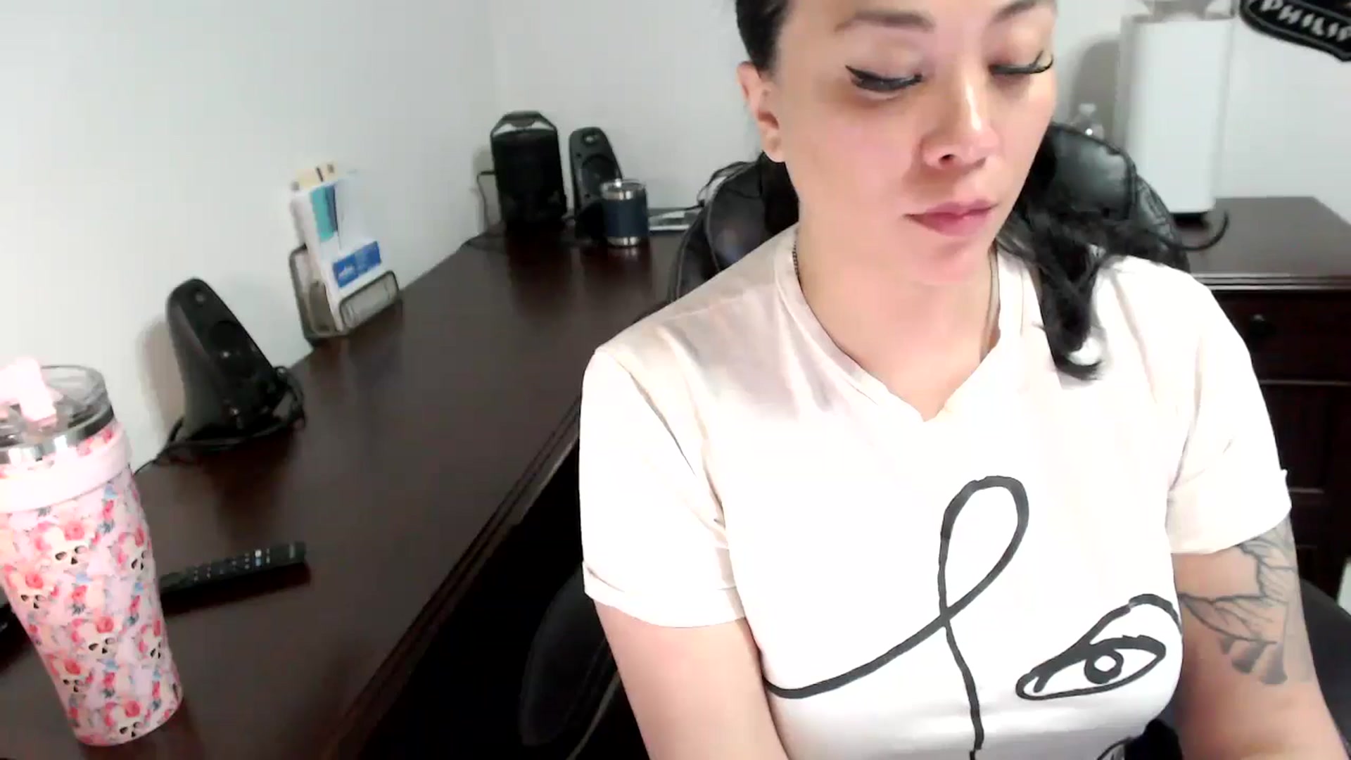 Gallery image thumbnail from MickaylaMoon's myfreecams stream on, 06/03/2024, 16:13 image 4 of 20