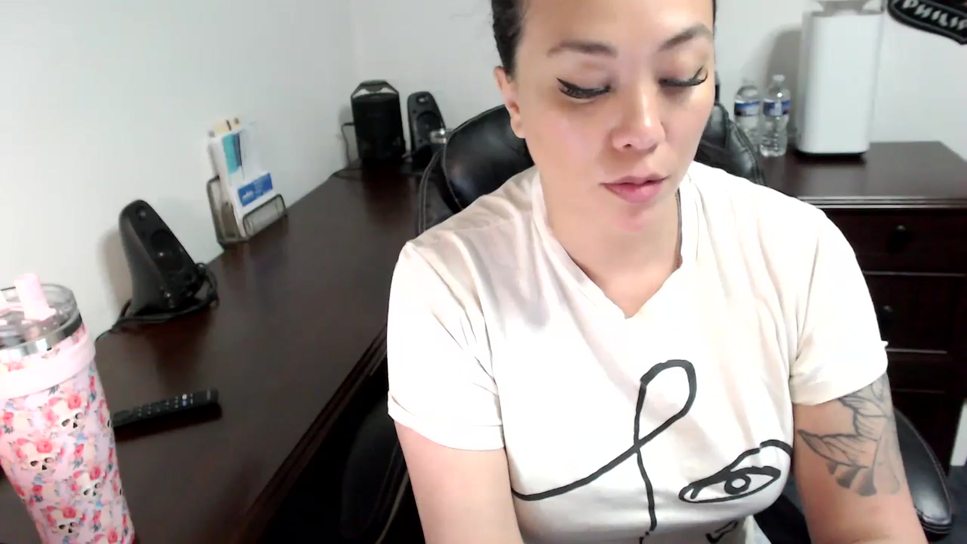 Gallery image thumbnail from MickaylaMoon's myfreecams stream on, 06/03/2024, 16:13 image 10 of 20