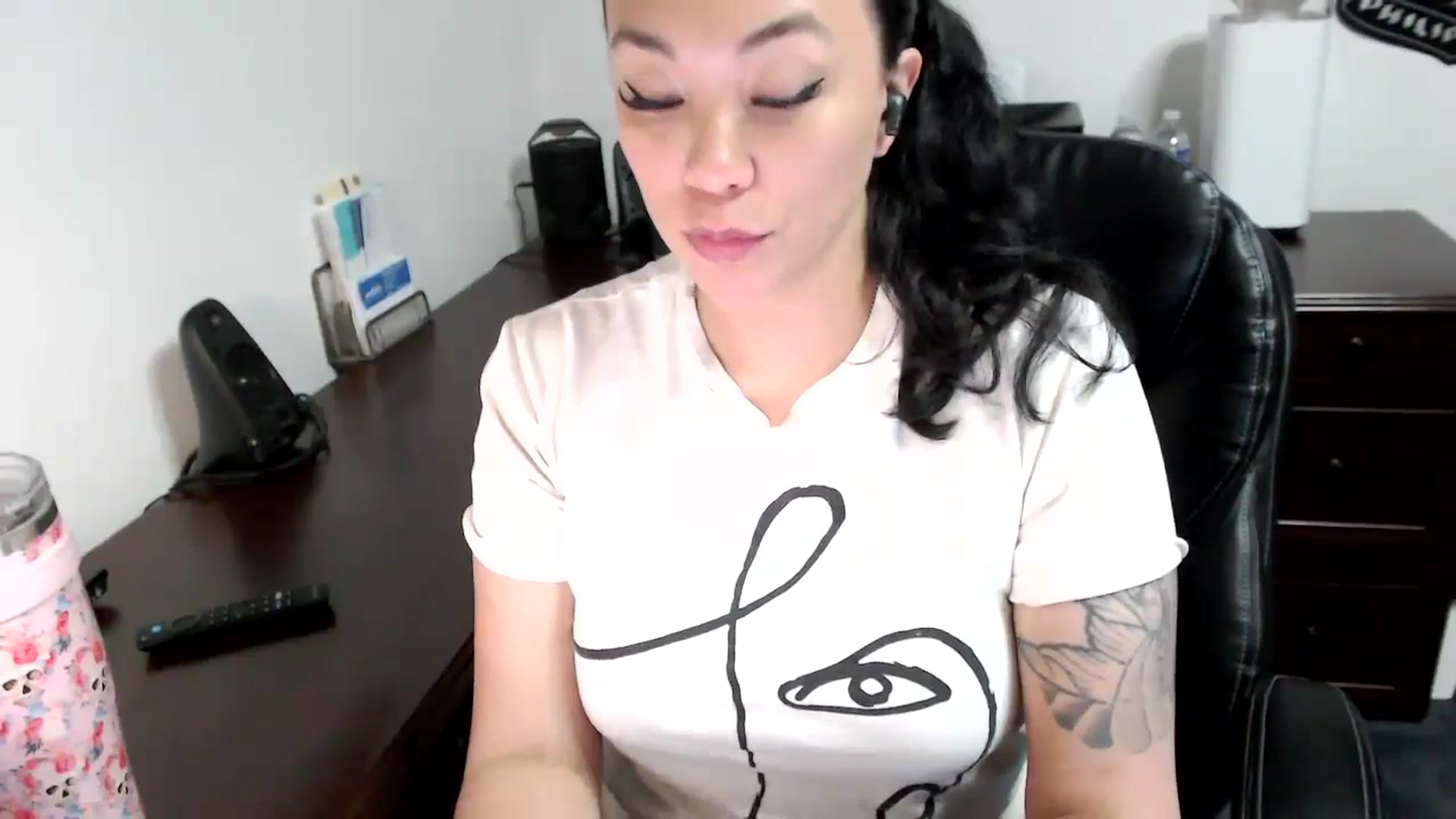 Gallery image thumbnail from MickaylaMoon's myfreecams stream on, 06/03/2024, 16:13 image 2 of 20