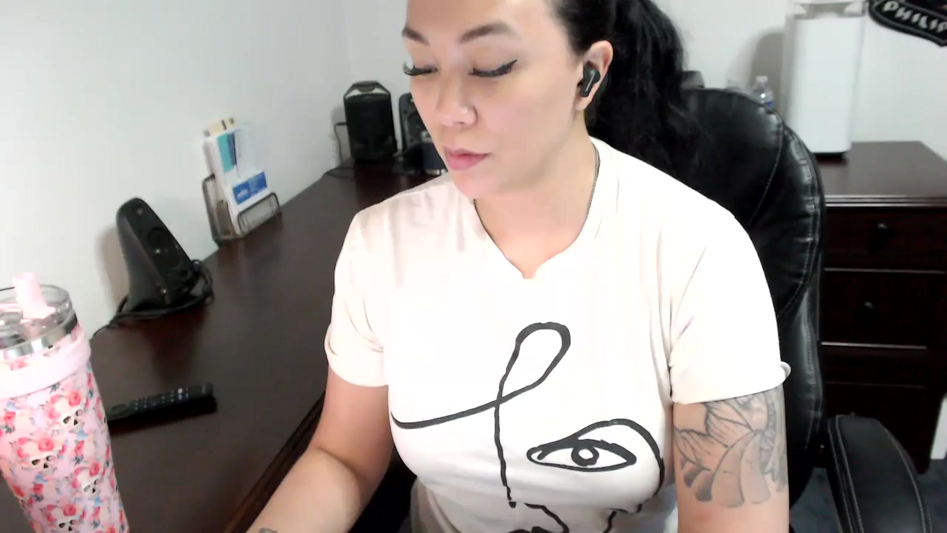 Gallery image thumbnail from MickaylaMoon's myfreecams stream on, 06/03/2024, 16:13 image 13 of 20