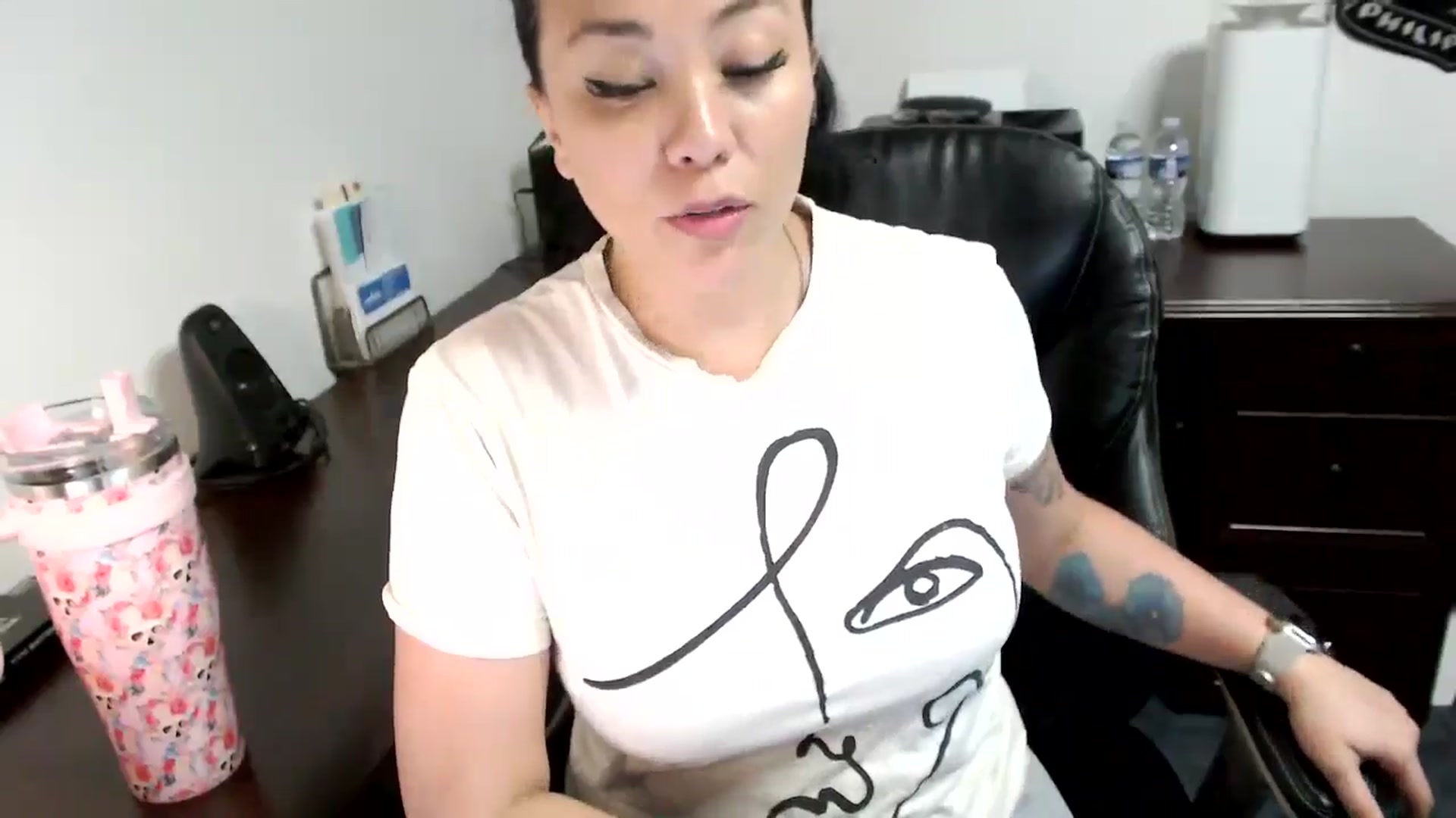 Gallery image thumbnail from MickaylaMoon's myfreecams stream on, 06/03/2024, 17:13 image 13 of 20