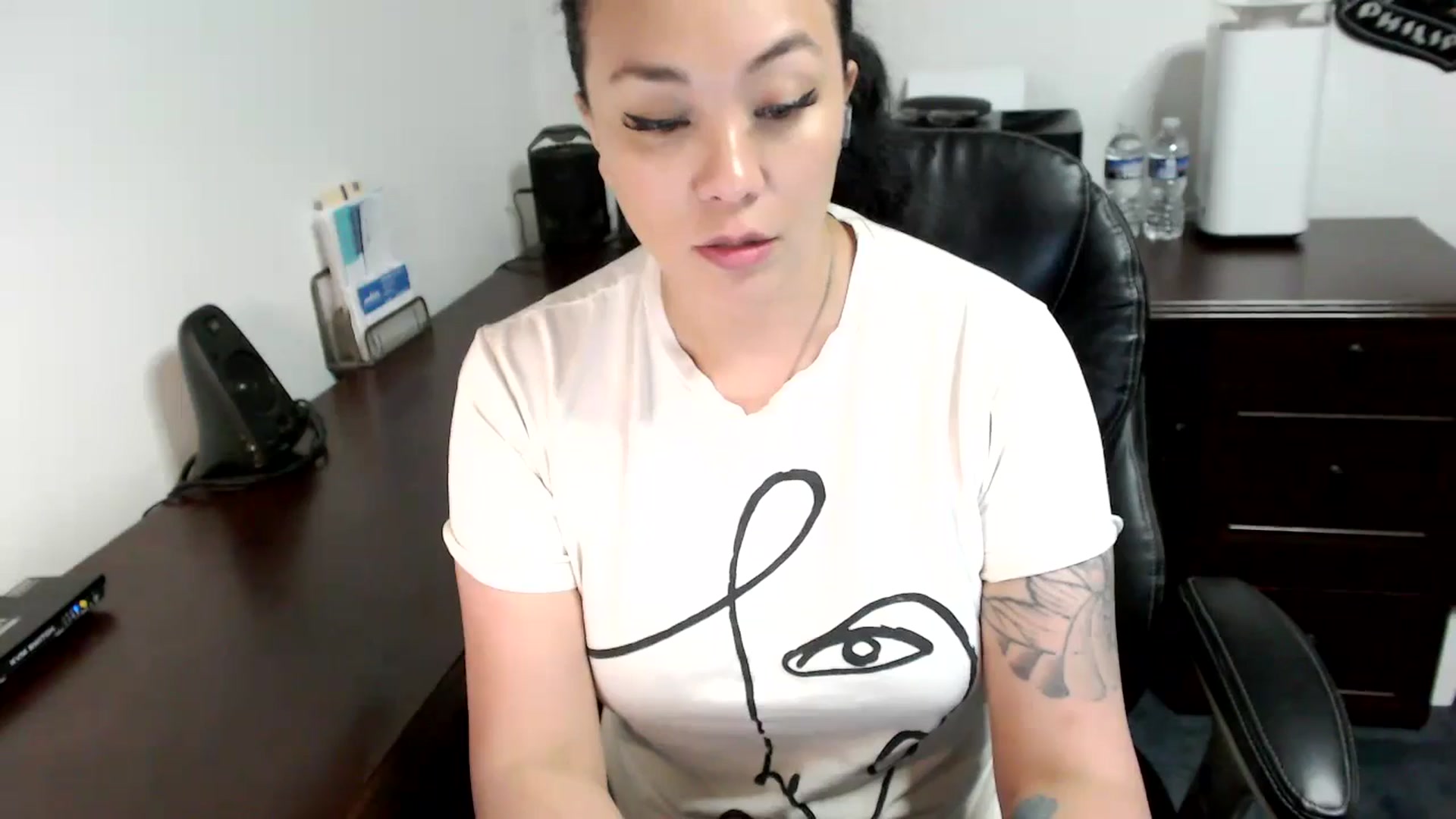 Gallery image thumbnail from MickaylaMoon's myfreecams stream on, 06/03/2024, 17:13 image 16 of 20