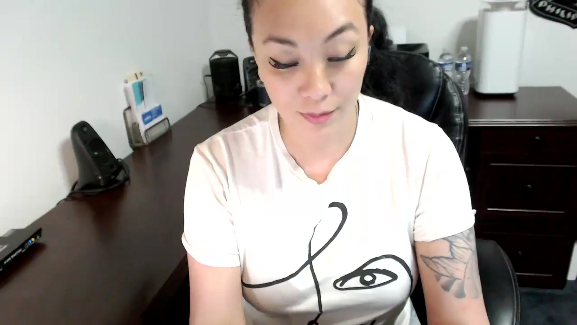 Gallery image thumbnail from MickaylaMoon's myfreecams stream on, 06/03/2024, 17:13 image 17 of 20