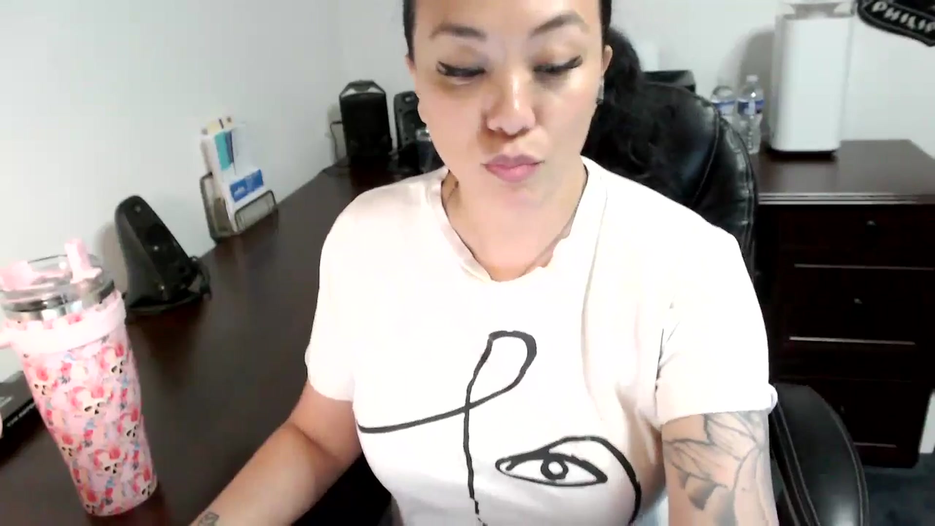 Gallery image thumbnail from MickaylaMoon's myfreecams stream on, 06/03/2024, 17:13 image 9 of 20