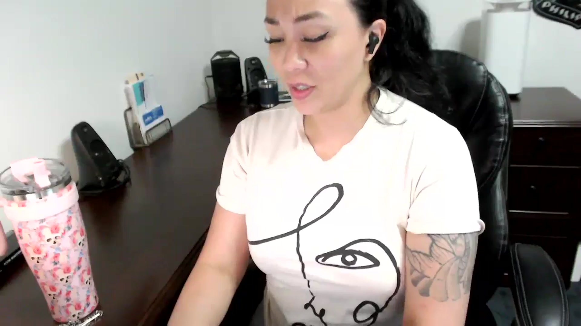 Gallery image thumbnail from MickaylaMoon's myfreecams stream on, 06/03/2024, 20:35 image 12 of 20
