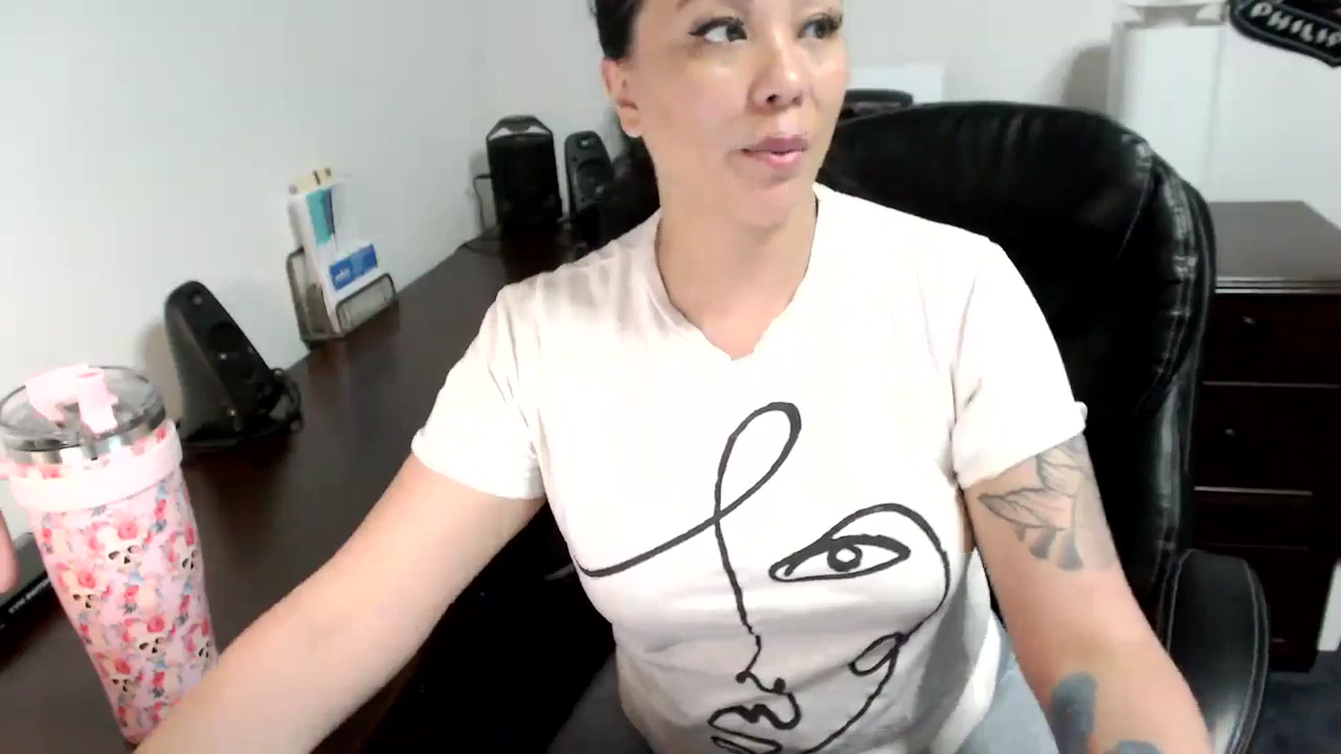 Gallery image thumbnail from MickaylaMoon's myfreecams stream on, 06/03/2024, 20:35 image 9 of 20