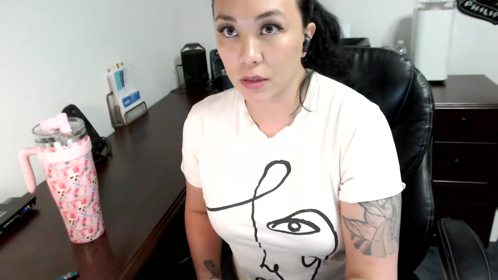 Gallery image thumbnail from MickaylaMoon's myfreecams stream on, 06/03/2024, 20:35 image 1 of 20