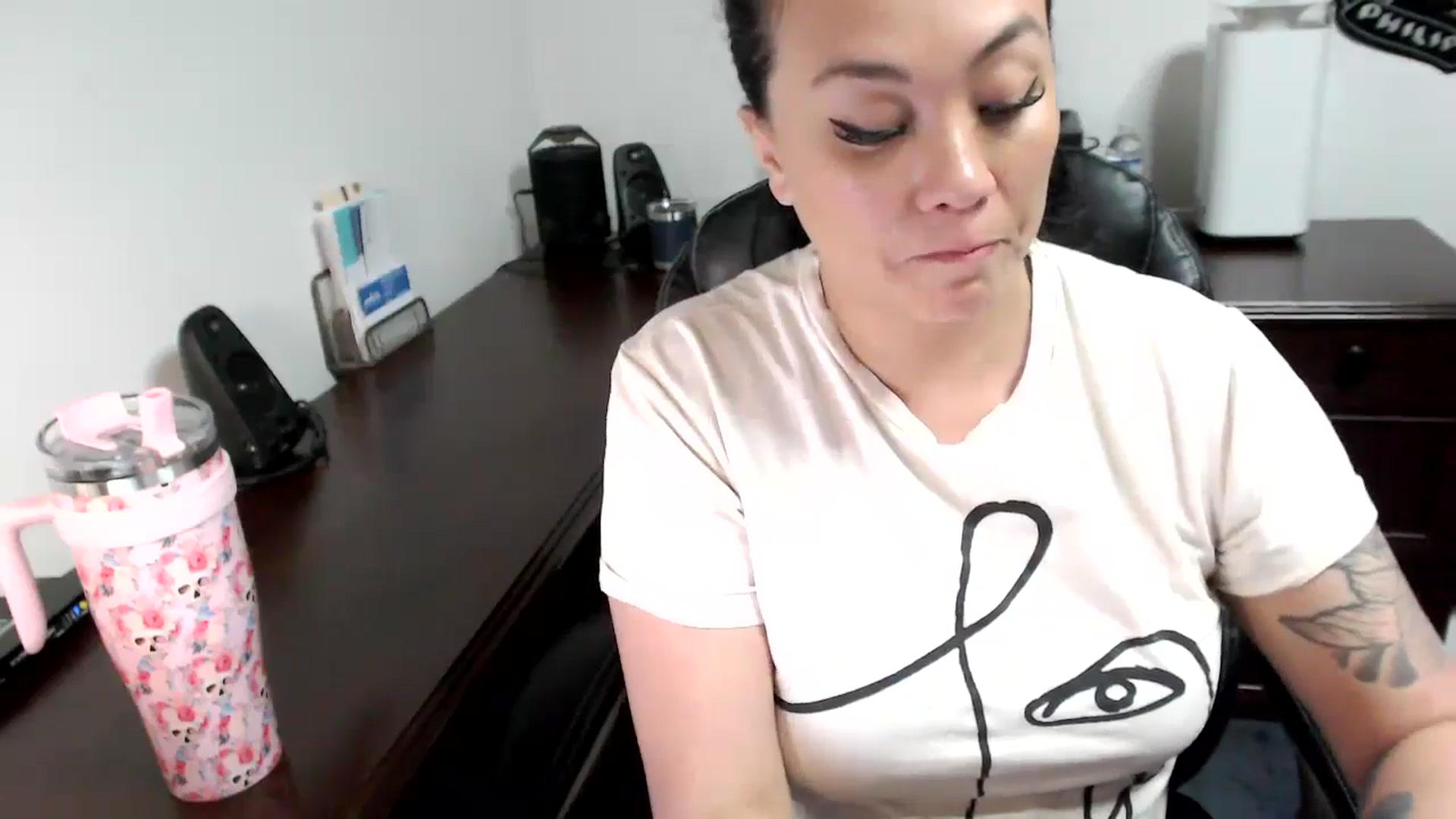 Gallery image thumbnail from MickaylaMoon's myfreecams stream on, 06/03/2024, 20:35 image 6 of 20