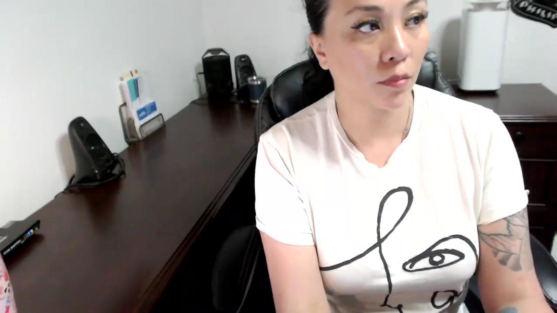 Gallery image thumbnail from MickaylaMoon's myfreecams stream on, 06/03/2024, 20:35 image 16 of 20