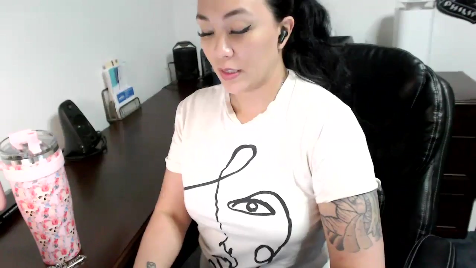 Gallery image thumbnail from MickaylaMoon's myfreecams stream on, 06/03/2024, 20:35 image 11 of 20