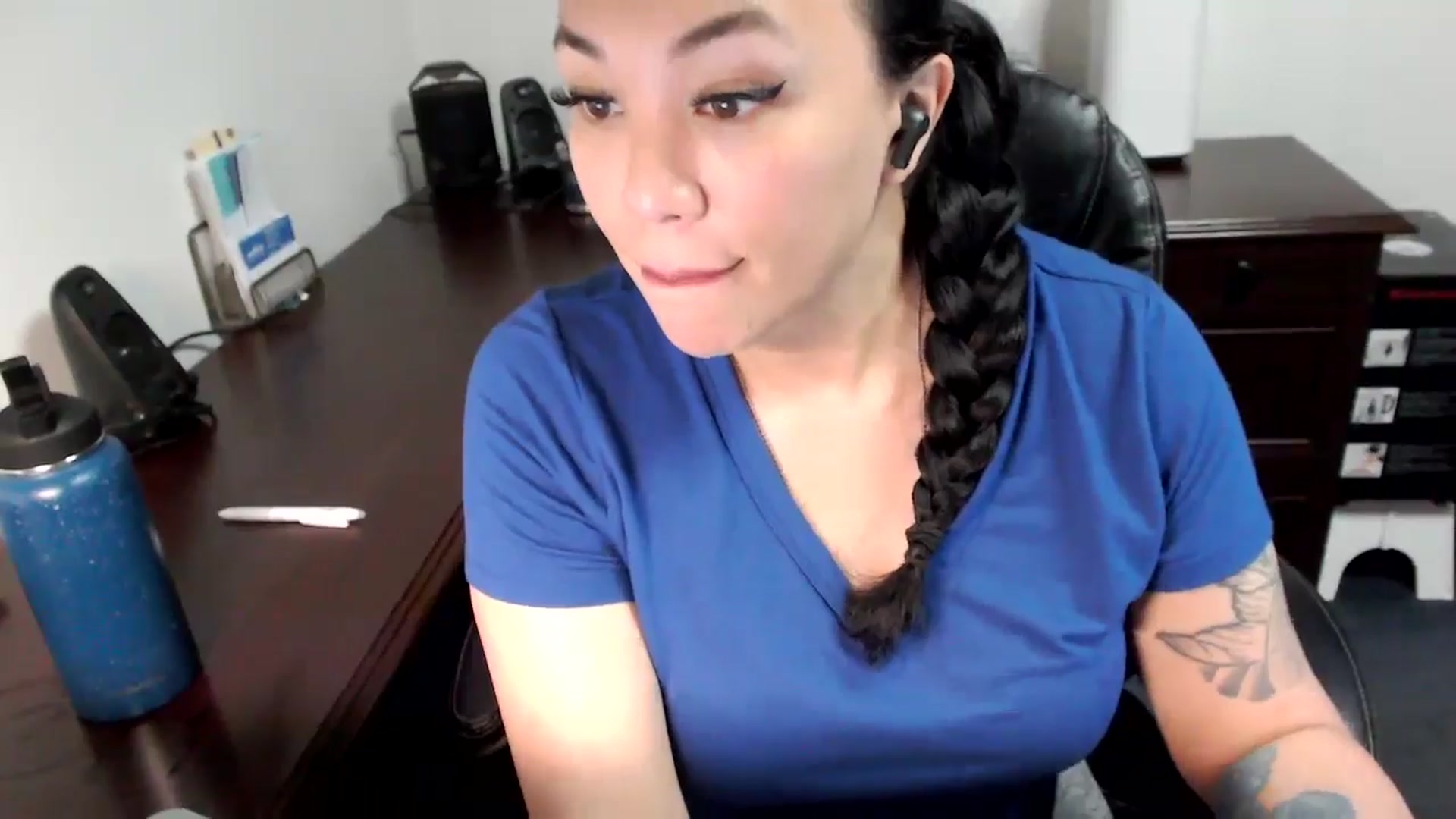 Gallery image thumbnail from MickaylaMoon's myfreecams stream on, 06/05/2024, 16:23 image 4 of 20
