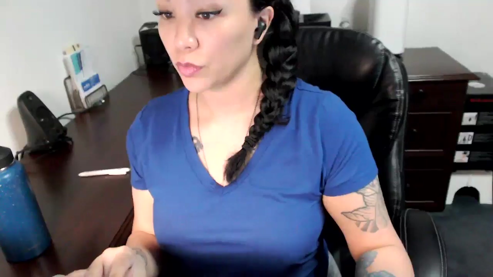 Gallery image thumbnail from MickaylaMoon's myfreecams stream on, 06/05/2024, 16:23 image 7 of 20