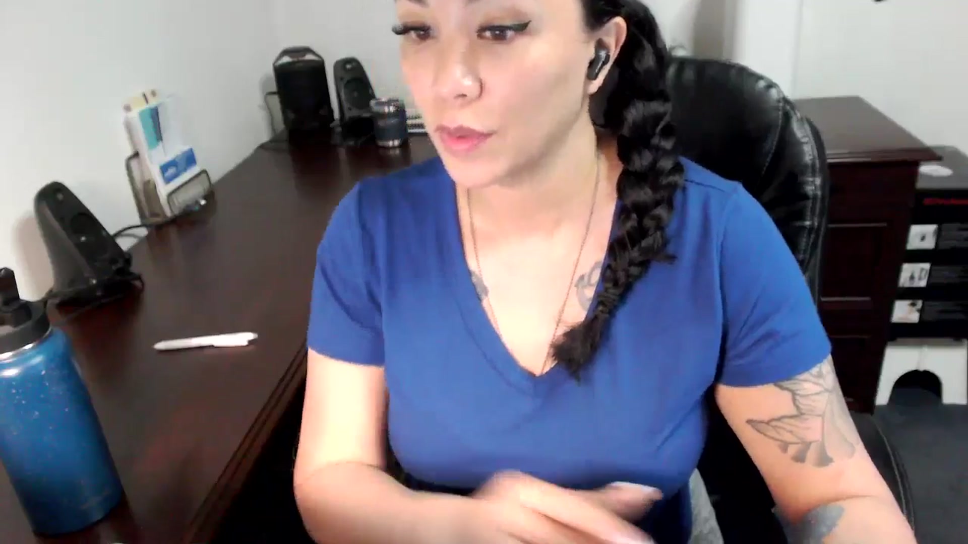 Gallery image thumbnail from MickaylaMoon's myfreecams stream on, 06/05/2024, 16:23 image 20 of 20