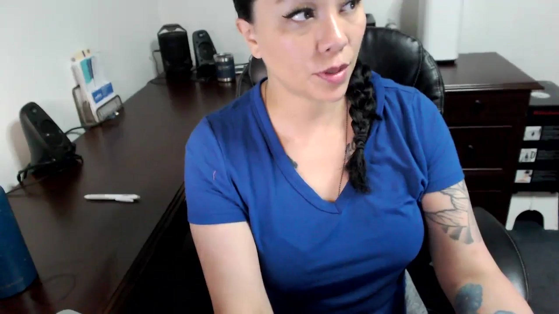 Gallery image thumbnail from MickaylaMoon's myfreecams stream on, 06/05/2024, 16:23 image 3 of 20