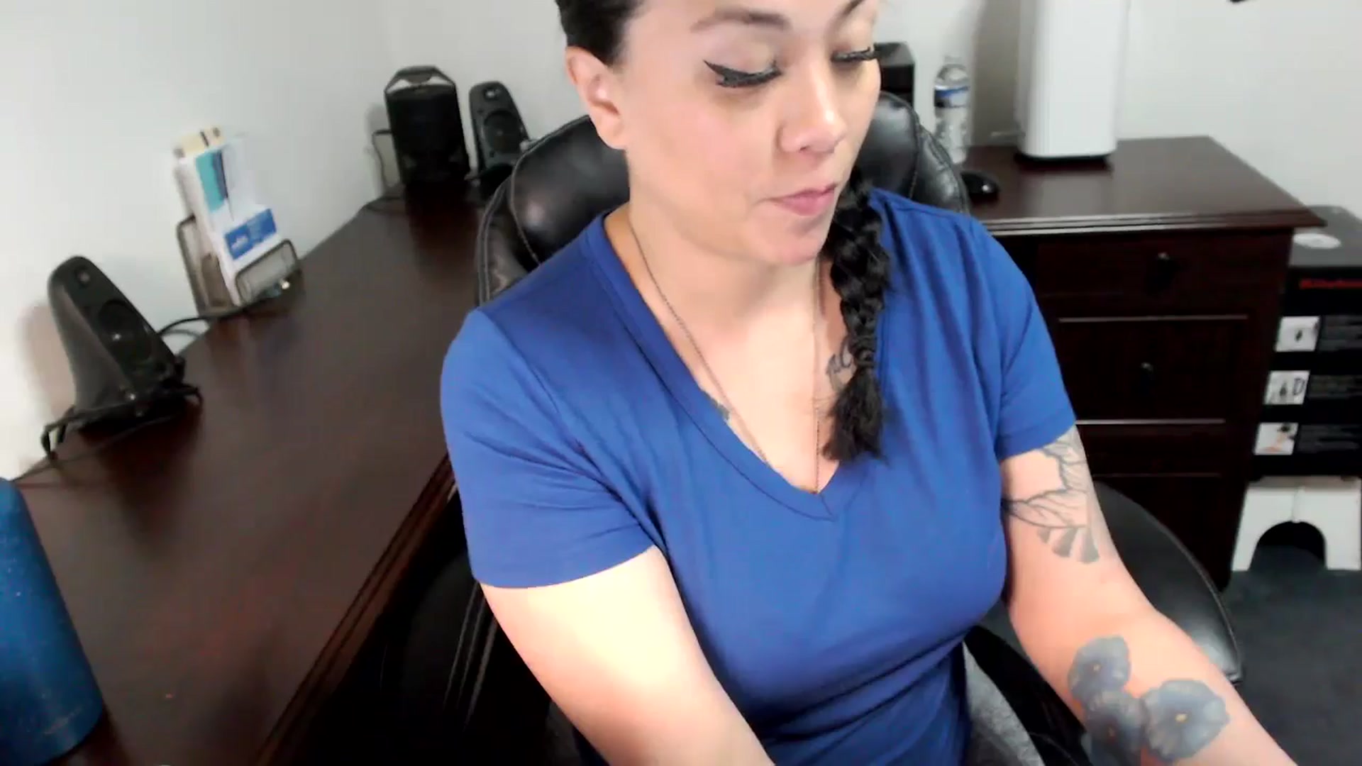 Gallery image thumbnail from MickaylaMoon's myfreecams stream on, 06/05/2024, 18:01 image 5 of 20