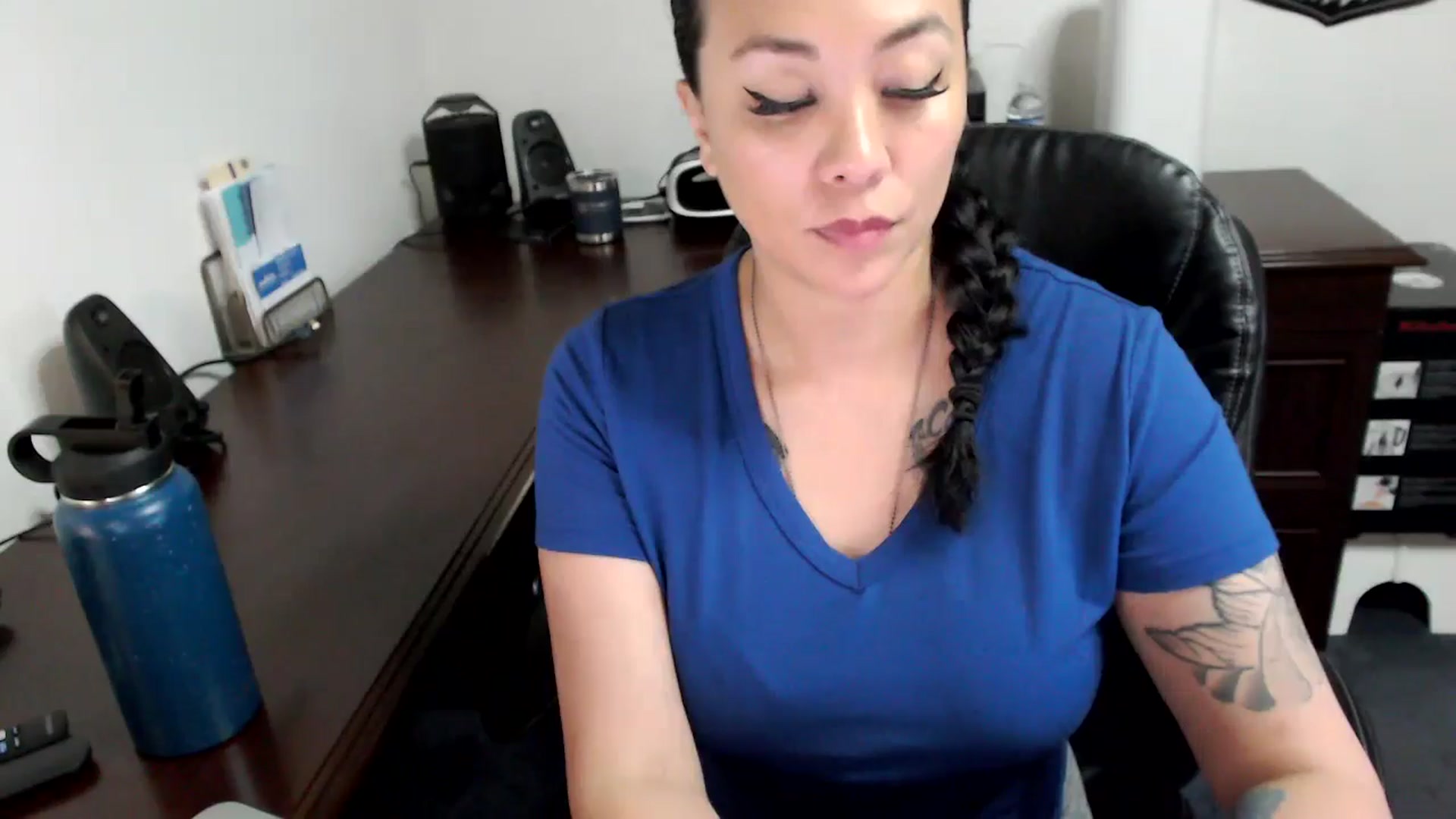 Gallery image thumbnail from MickaylaMoon's myfreecams stream on, 06/05/2024, 18:01 image 19 of 20