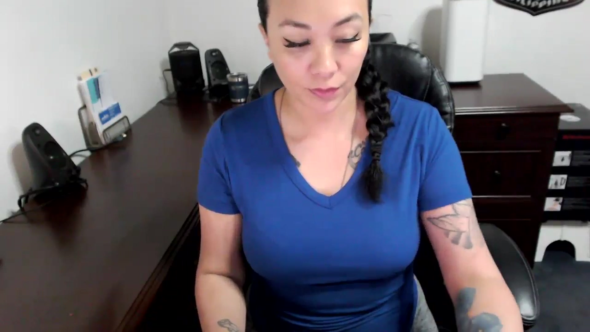 Gallery image thumbnail from MickaylaMoon's myfreecams stream on, 06/05/2024, 18:01 image 16 of 20