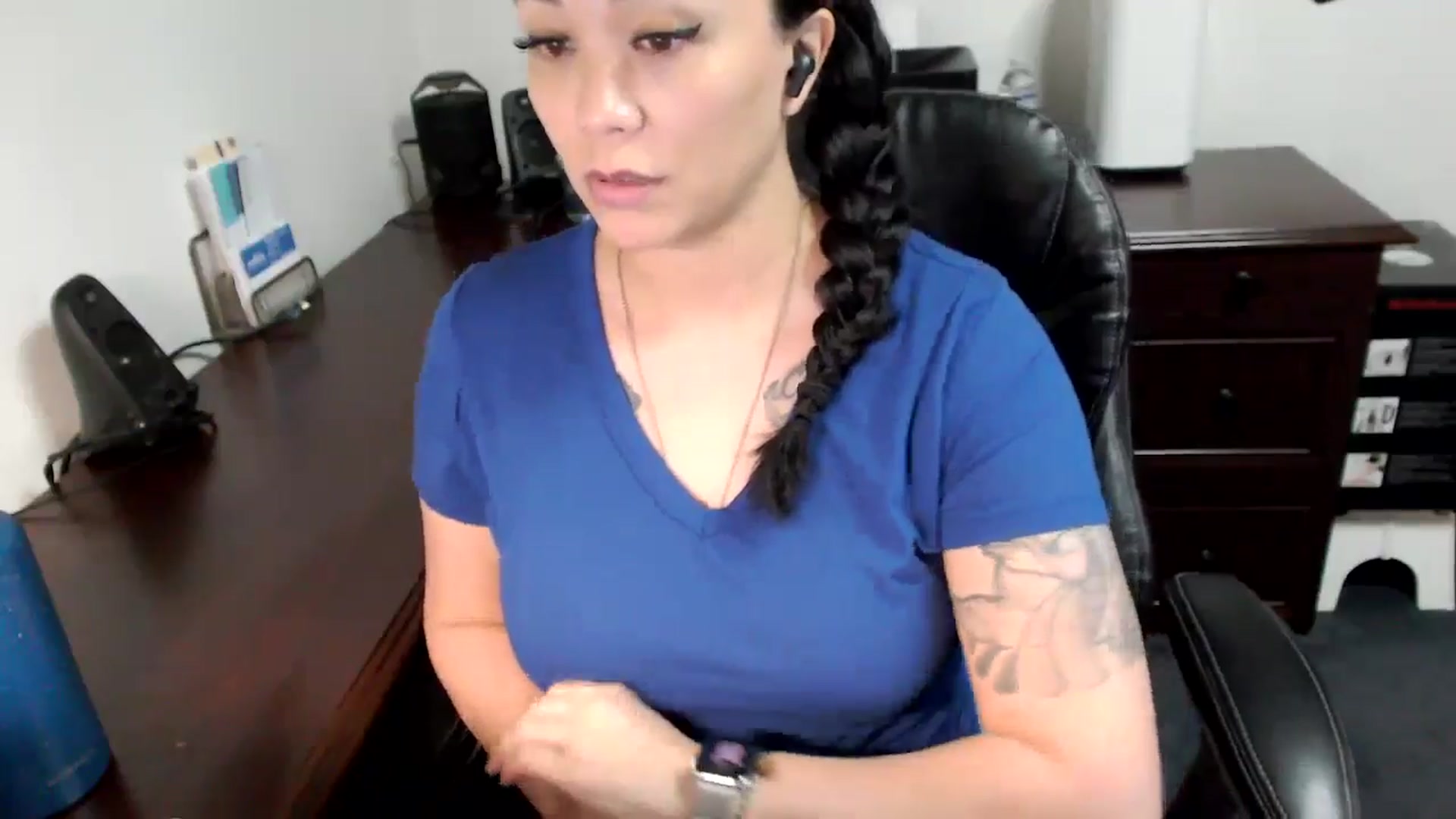 Gallery image thumbnail from MickaylaMoon's myfreecams stream on, 06/05/2024, 18:01 image 6 of 20