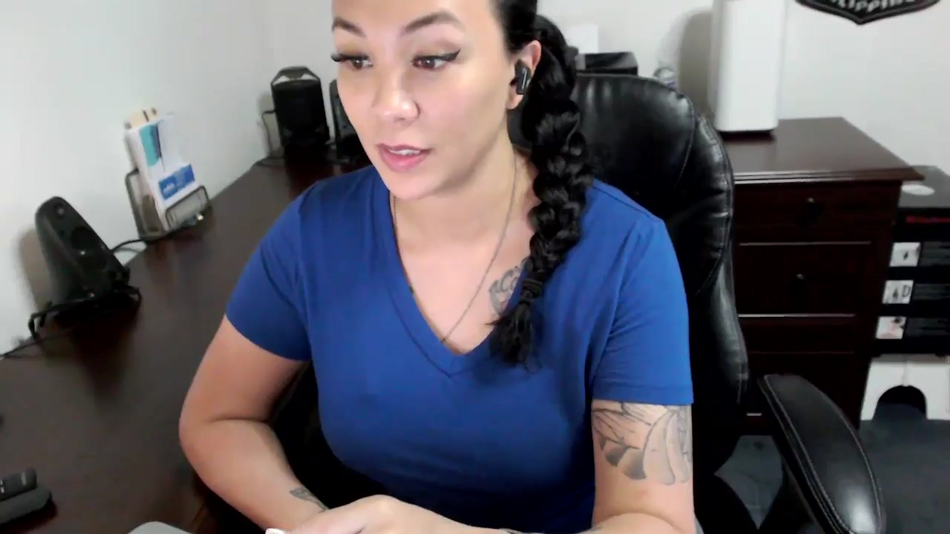 Gallery image thumbnail from MickaylaMoon's myfreecams stream on, 06/05/2024, 18:01 image 17 of 20