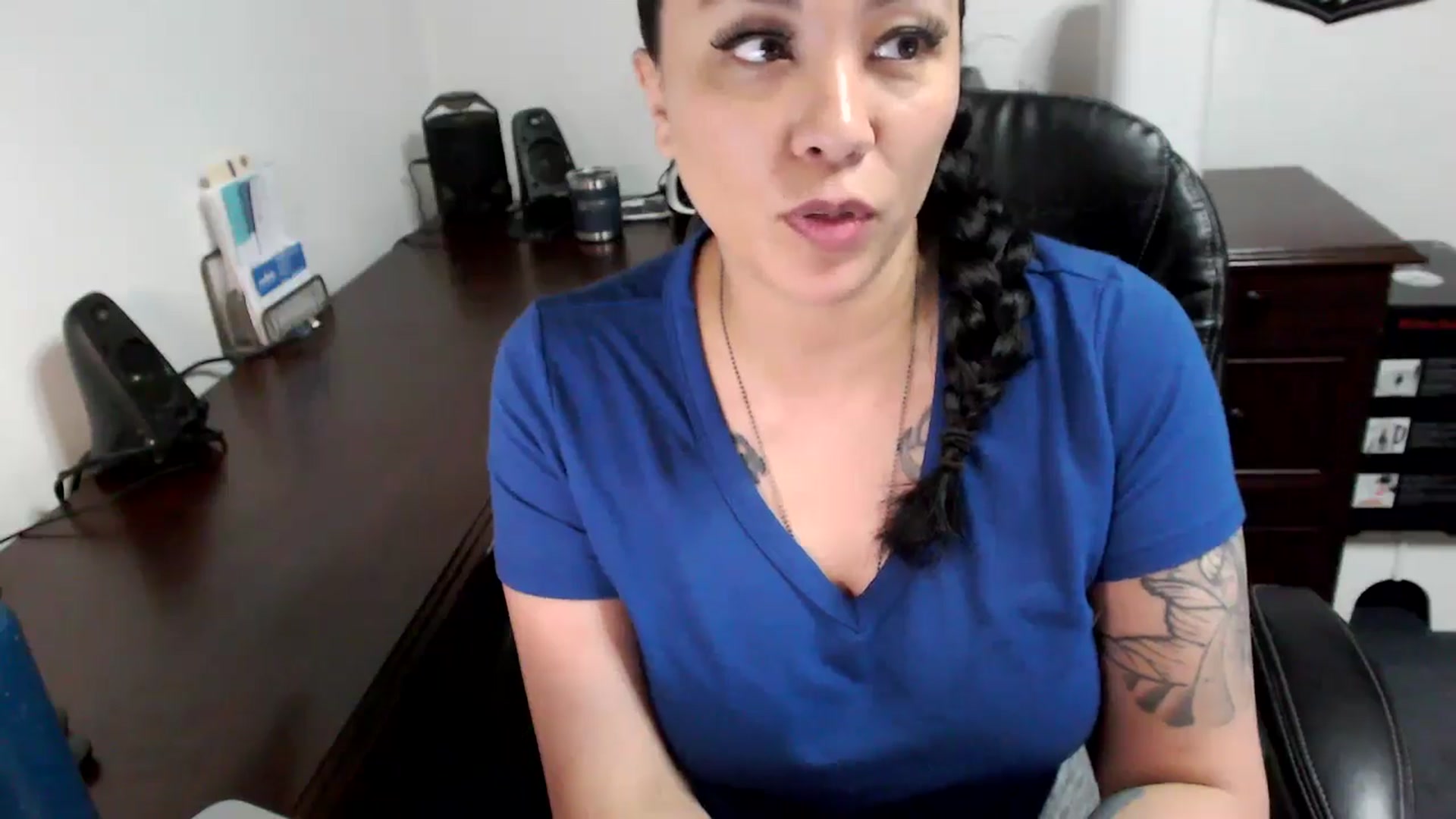Gallery image thumbnail from MickaylaMoon's myfreecams stream on, 06/05/2024, 21:17 image 3 of 20