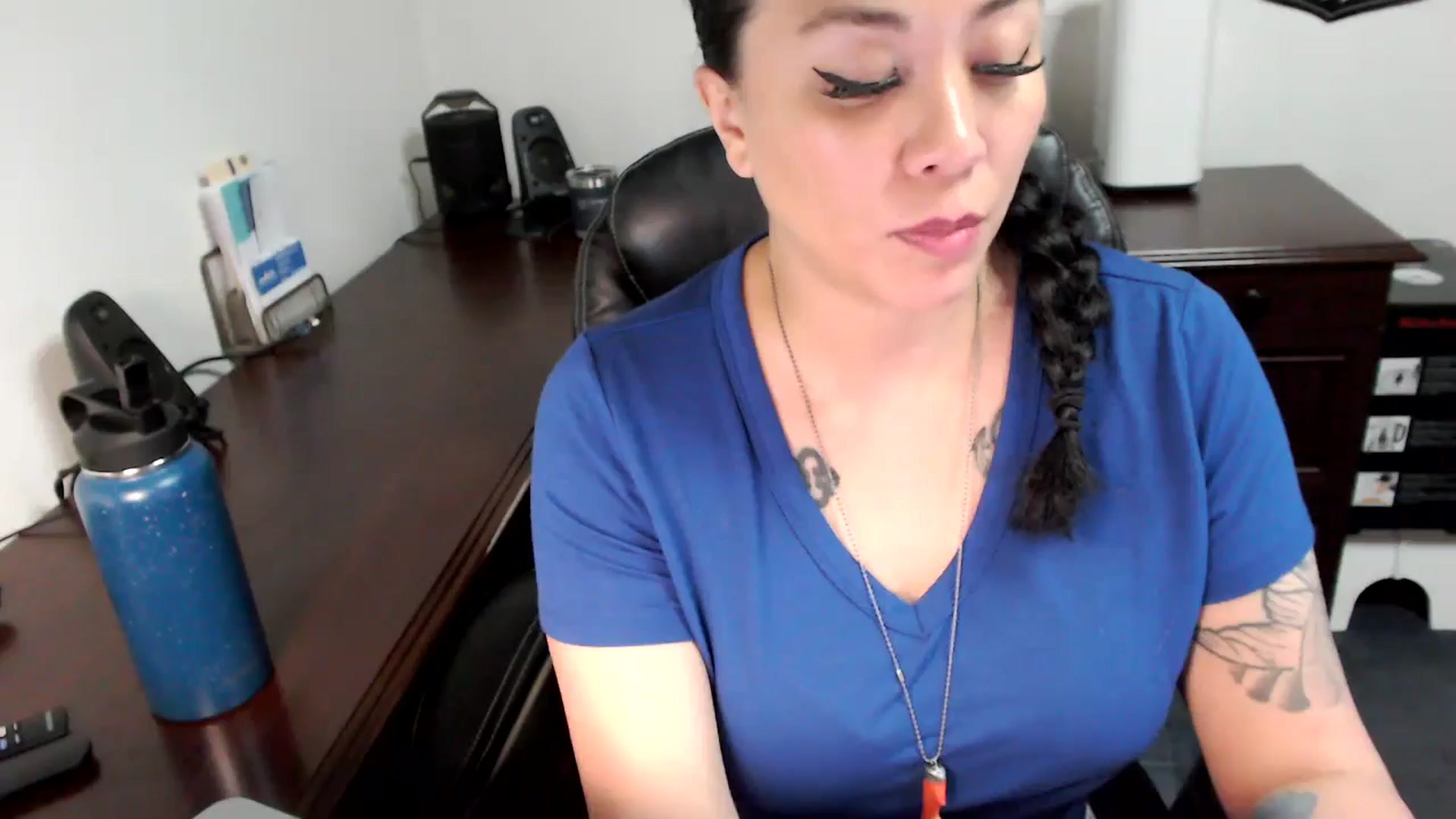 Gallery image thumbnail from MickaylaMoon's myfreecams stream on, 06/05/2024, 21:17 image 9 of 20