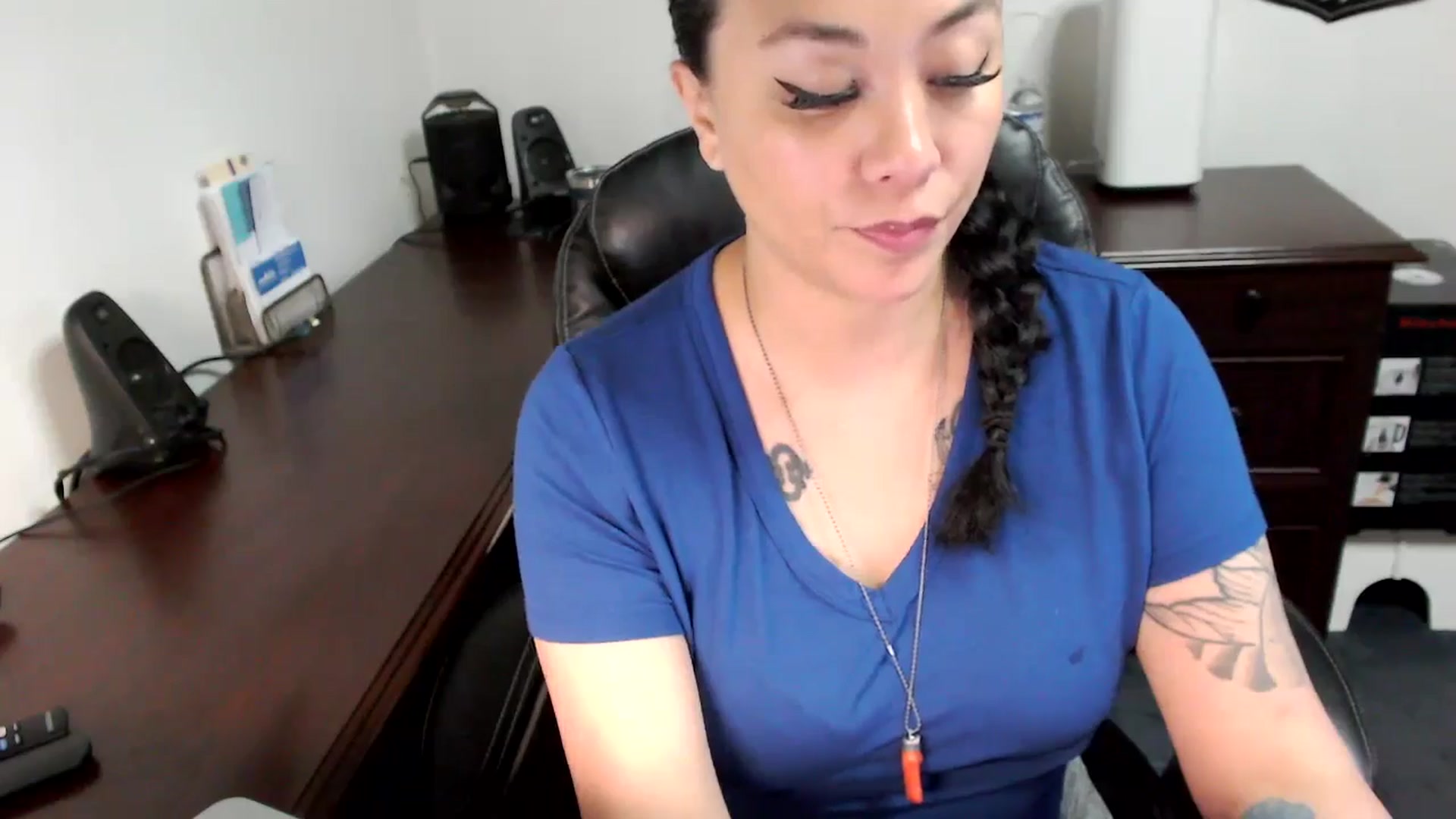 Gallery image thumbnail from MickaylaMoon's myfreecams stream on, 06/05/2024, 21:17 image 8 of 20