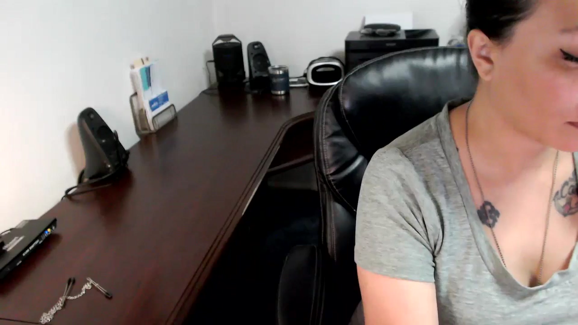Gallery image thumbnail from MickaylaMoon's myfreecams stream on, 06/07/2024, 15:01 image 9 of 20