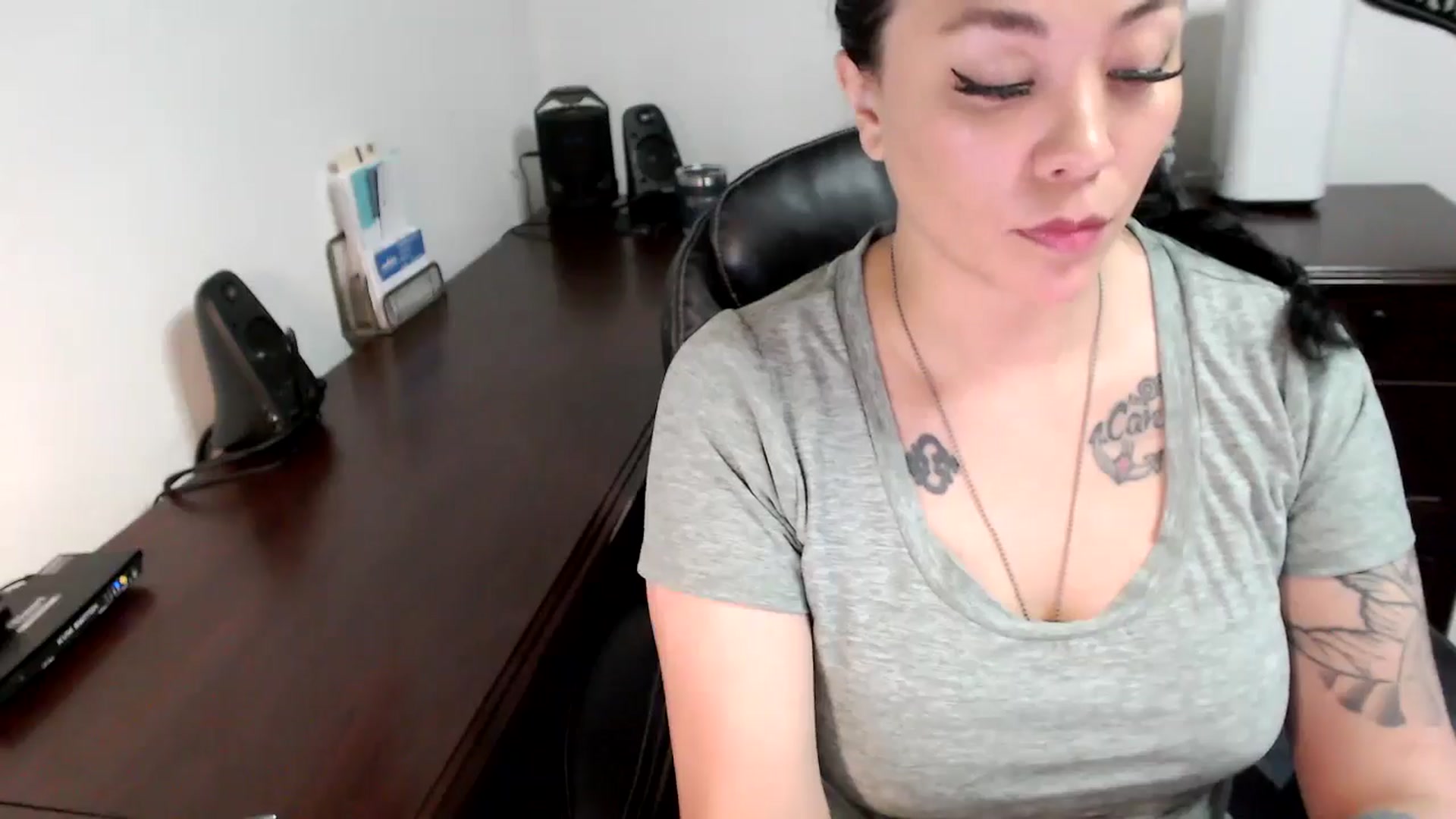 Gallery image thumbnail from MickaylaMoon's myfreecams stream on, 06/07/2024, 15:01 image 19 of 20