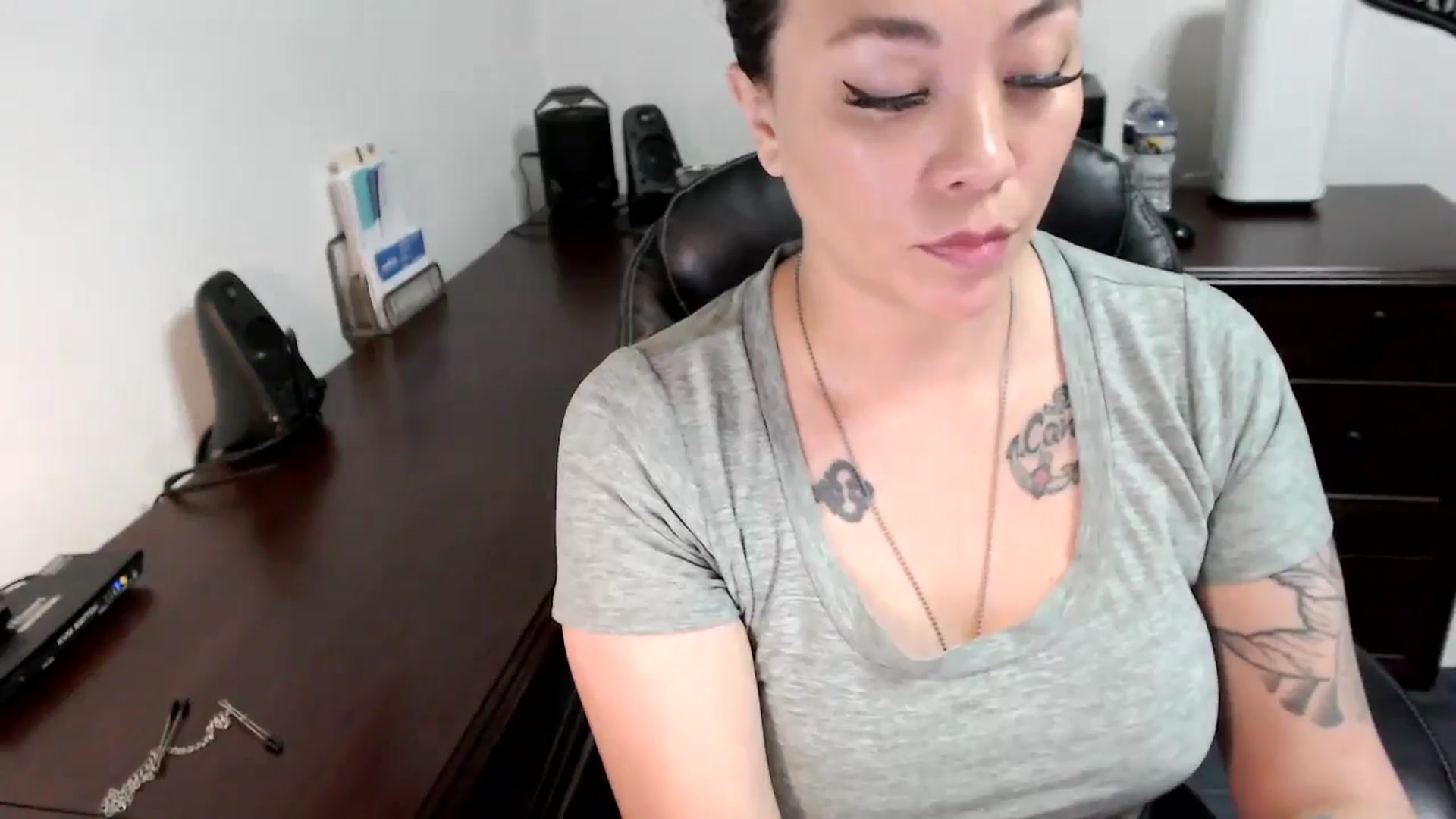 Gallery image thumbnail from MickaylaMoon's myfreecams stream on, 06/07/2024, 15:01 image 11 of 20