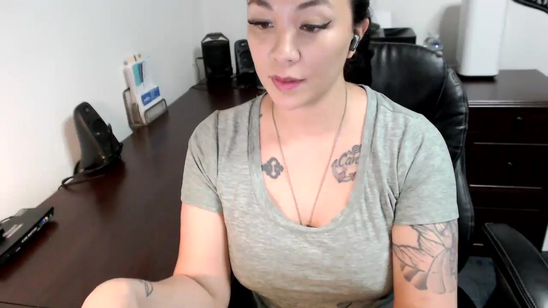 Gallery image thumbnail from MickaylaMoon's myfreecams stream on, 06/07/2024, 15:01 image 14 of 20