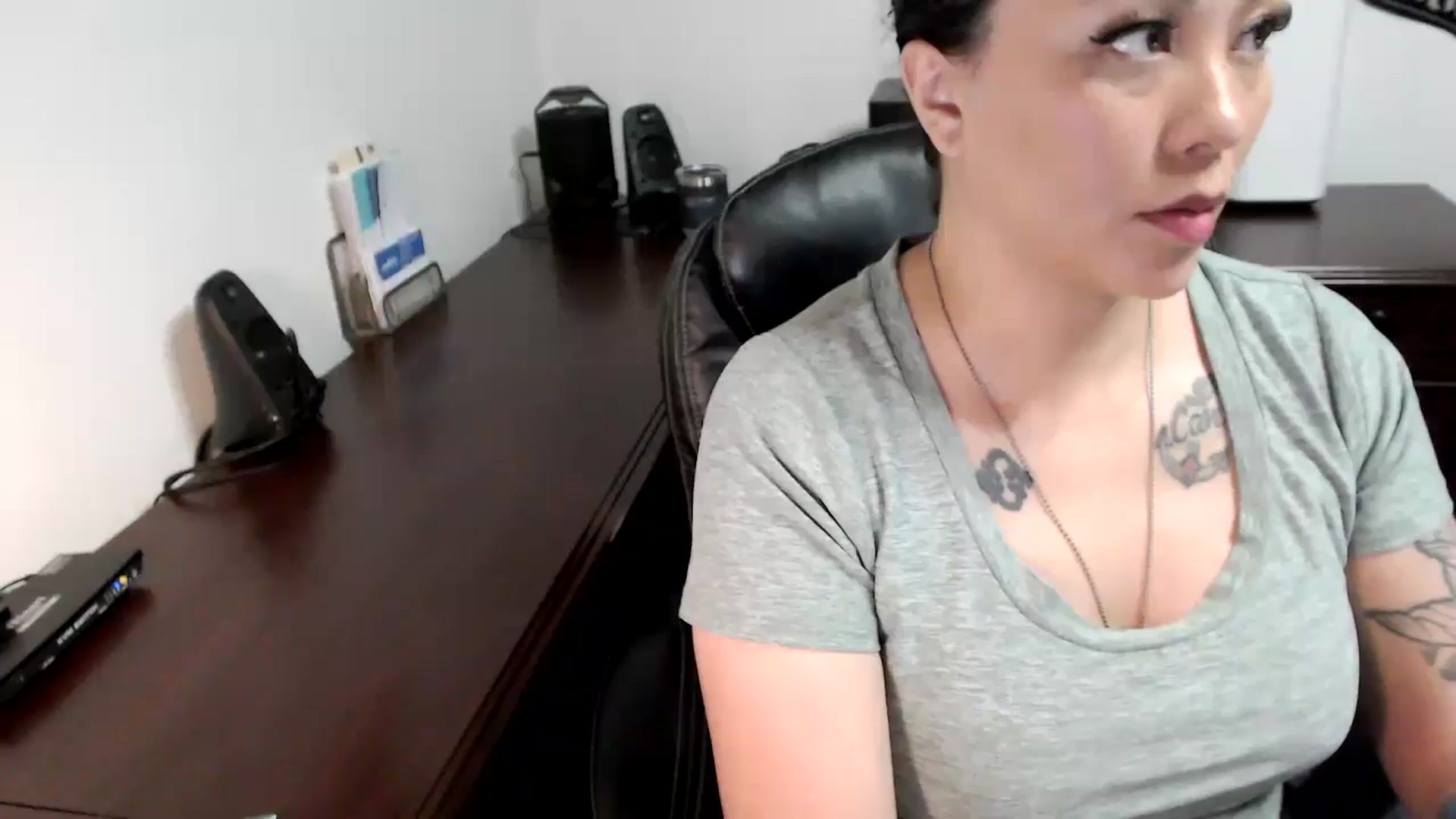 Gallery image thumbnail from MickaylaMoon's myfreecams stream on, 06/07/2024, 15:01 image 16 of 20