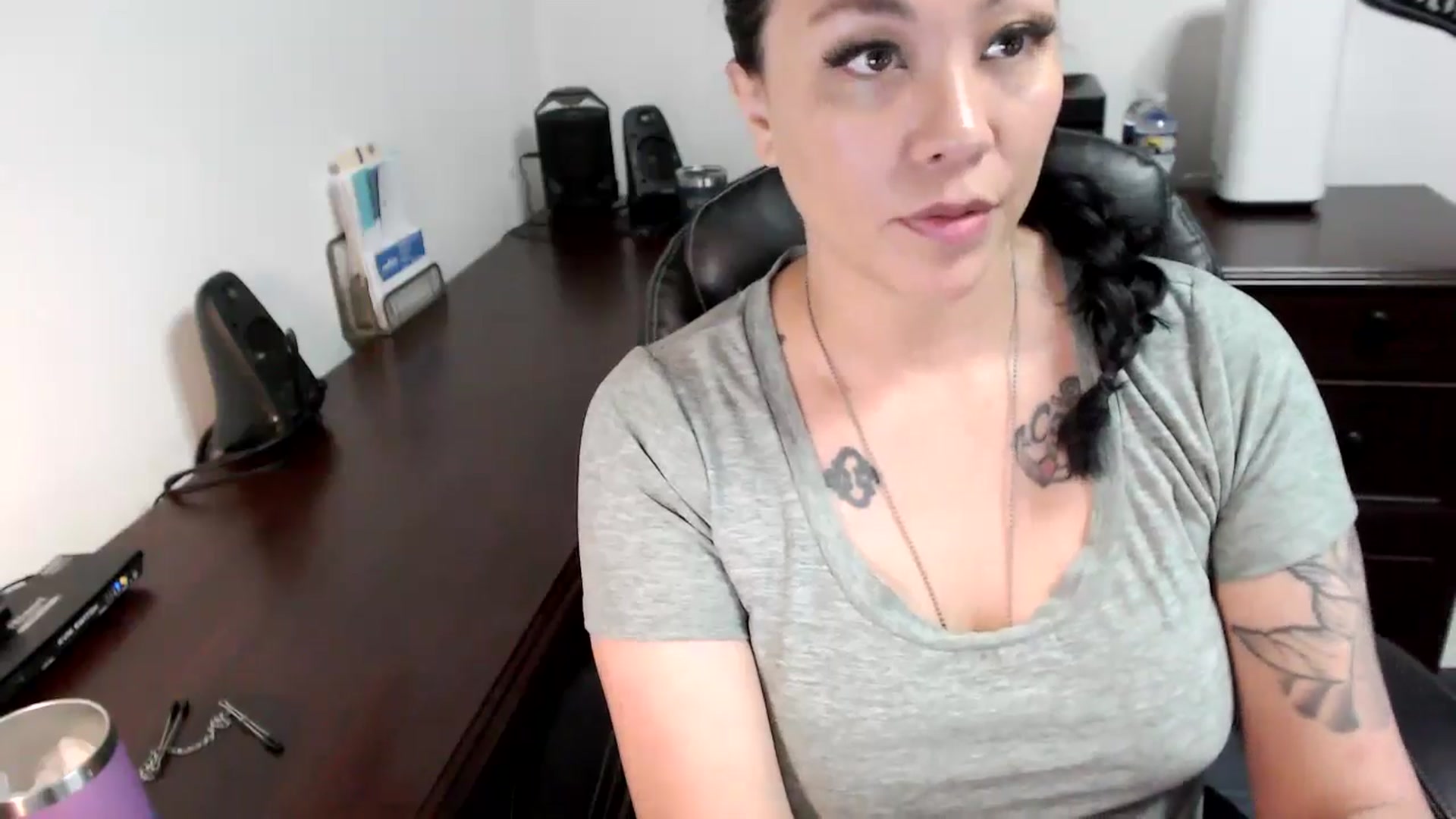 Gallery image thumbnail from MickaylaMoon's myfreecams stream on, 06/07/2024, 15:01 image 6 of 20