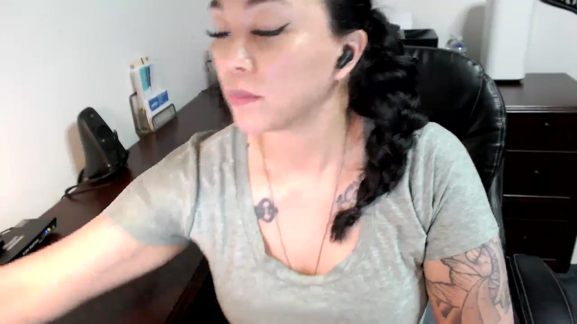 Gallery image thumbnail from MickaylaMoon's myfreecams stream on, 06/07/2024, 15:01 image 13 of 20