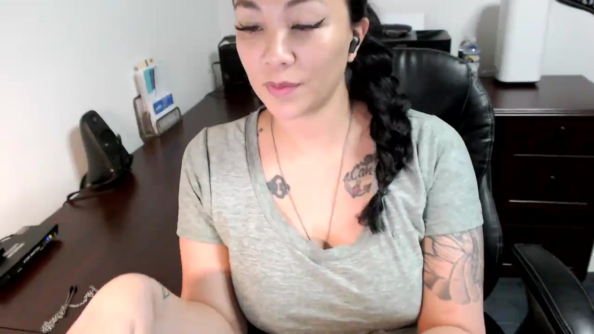 Gallery image thumbnail from MickaylaMoon's myfreecams stream on, 06/07/2024, 15:01 image 12 of 20