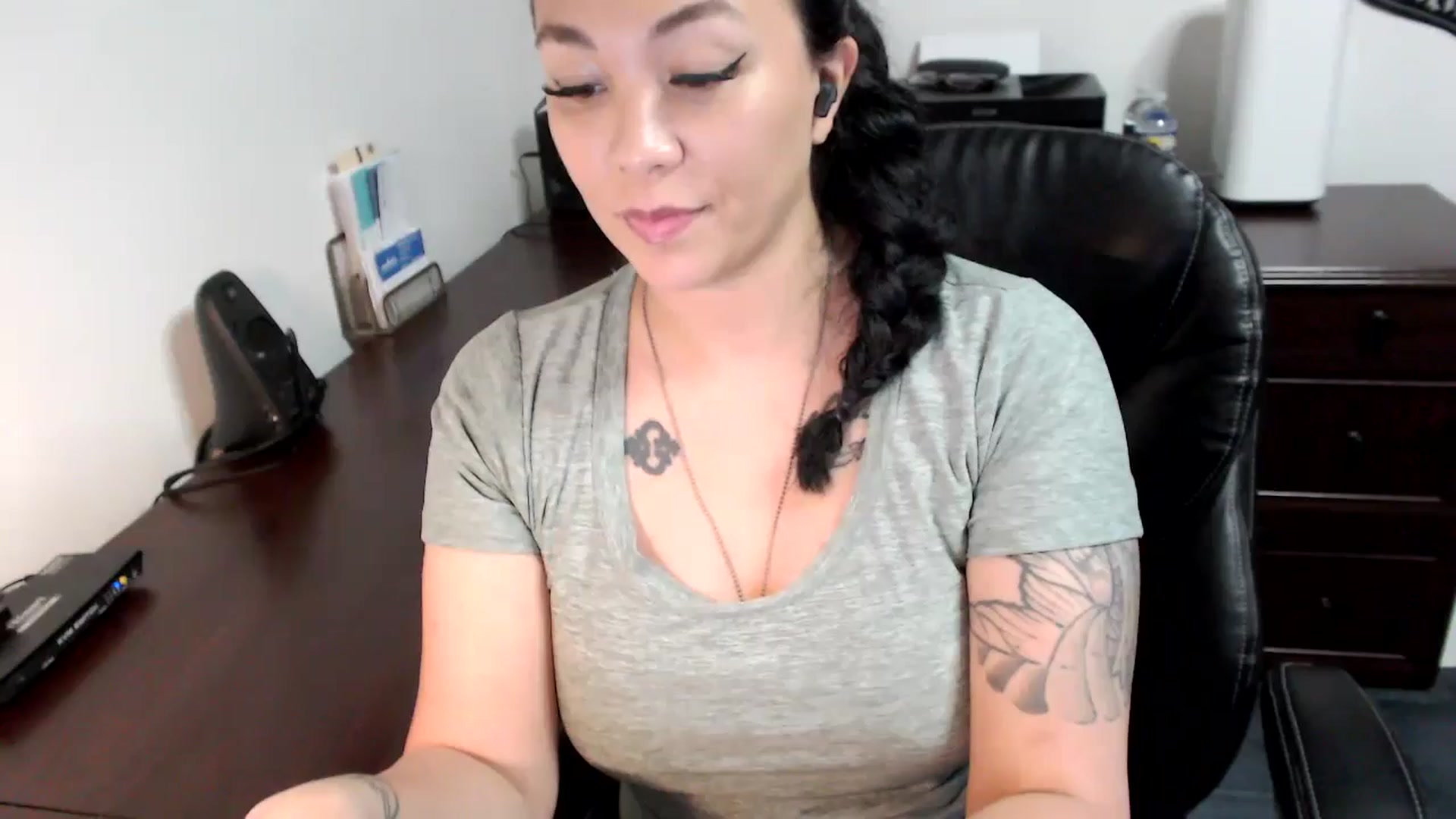 Gallery image thumbnail from MickaylaMoon's myfreecams stream on, 06/07/2024, 15:54 image 1 of 20