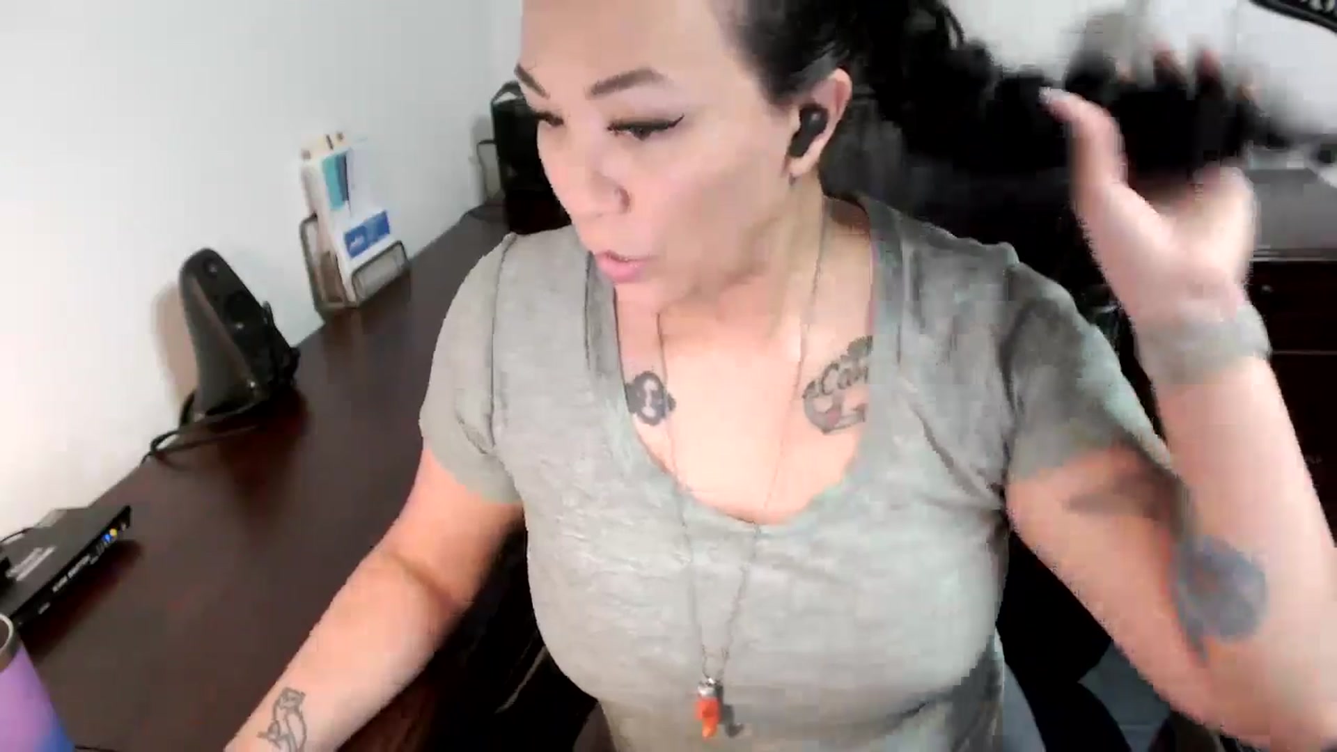 Gallery image thumbnail from MickaylaMoon's myfreecams stream on, 06/07/2024, 15:54 image 10 of 20