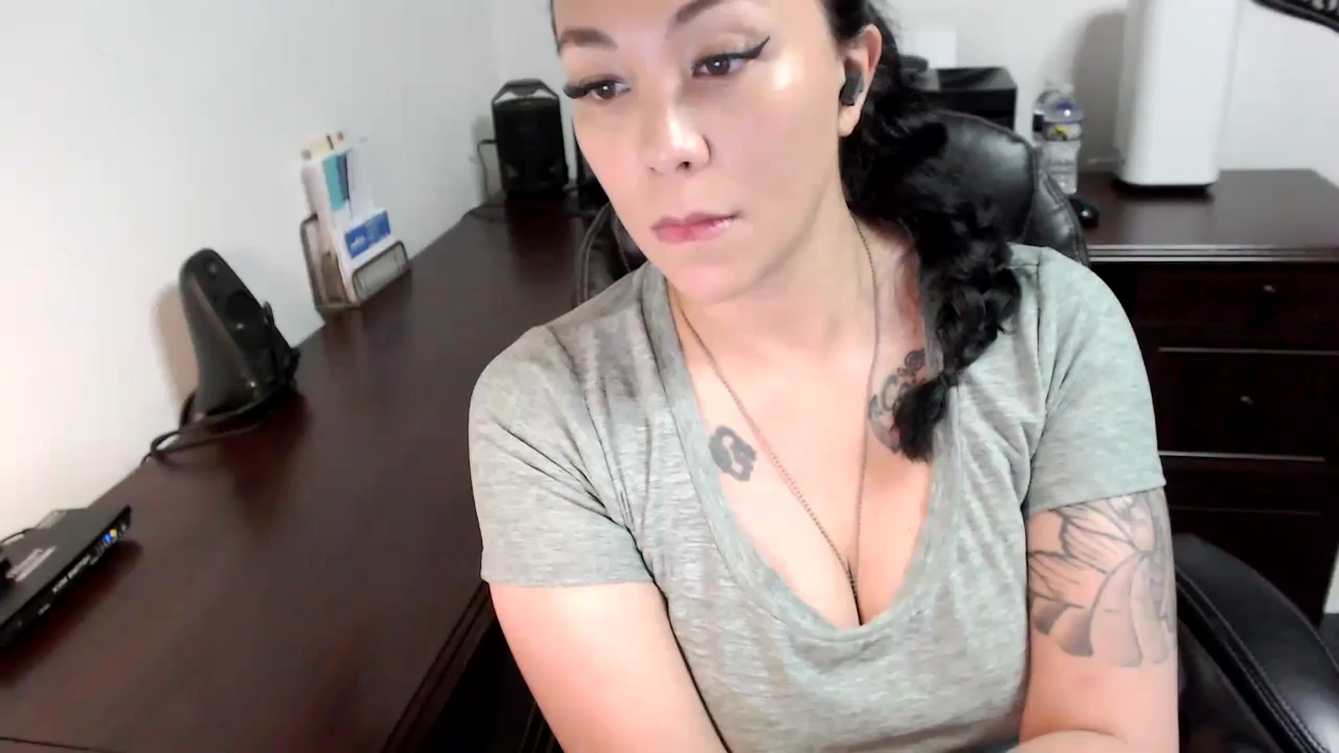 Gallery image thumbnail from MickaylaMoon's myfreecams stream on, 06/07/2024, 15:54 image 2 of 20