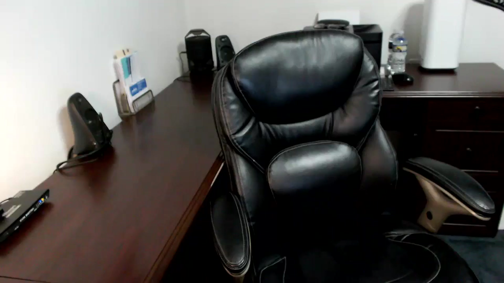 Gallery image thumbnail from MickaylaMoon's myfreecams stream on, 06/07/2024, 17:17 image 19 of 20