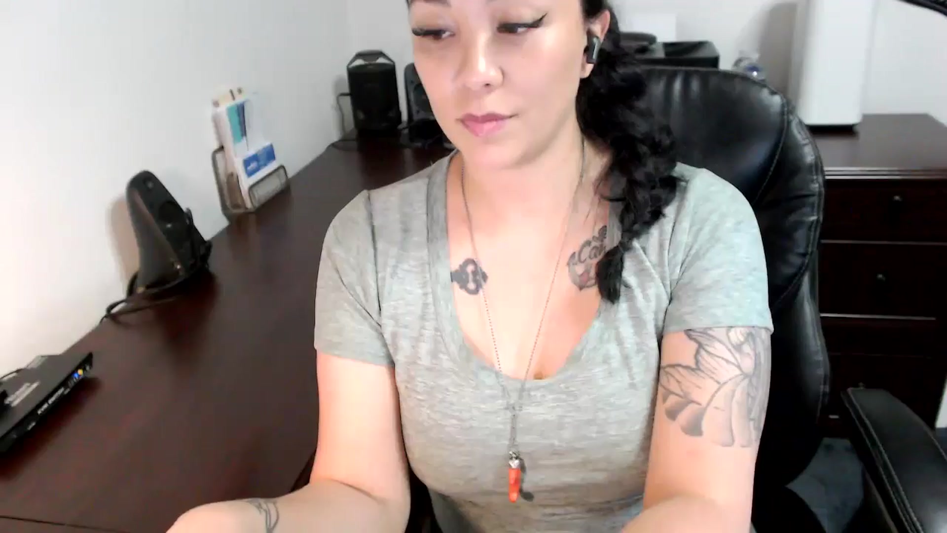 Gallery image thumbnail from MickaylaMoon's myfreecams stream on, 06/07/2024, 17:17 image 3 of 20