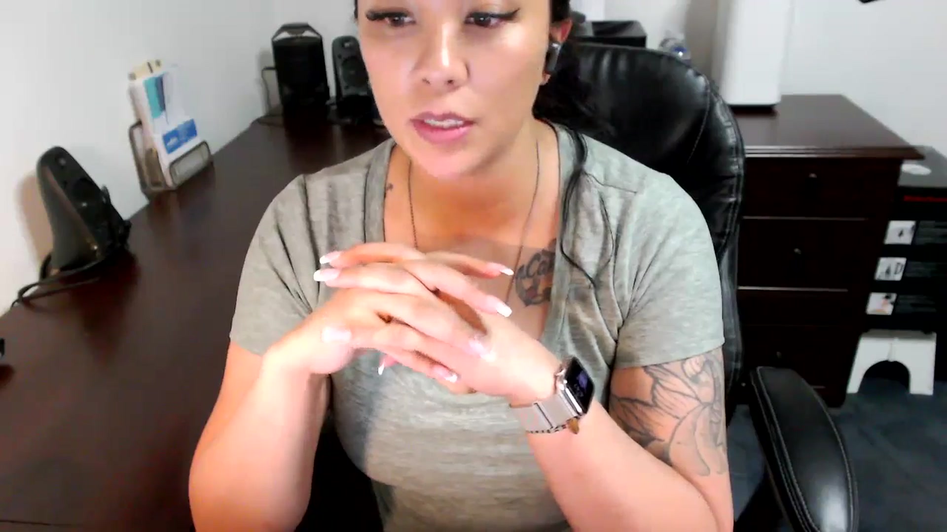 Gallery image thumbnail from MickaylaMoon's myfreecams stream on, 06/07/2024, 21:01 image 20 of 20