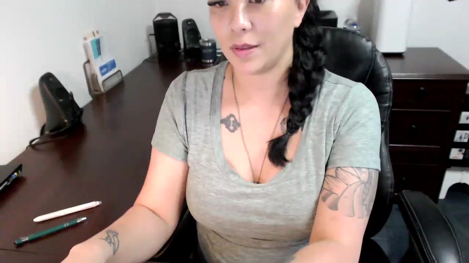 Gallery image thumbnail from MickaylaMoon's myfreecams stream on, 06/07/2024, 21:01 image 9 of 20