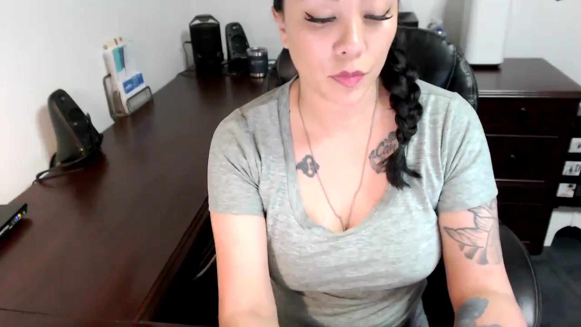Gallery image thumbnail from MickaylaMoon's myfreecams stream on, 06/07/2024, 21:01 image 3 of 20