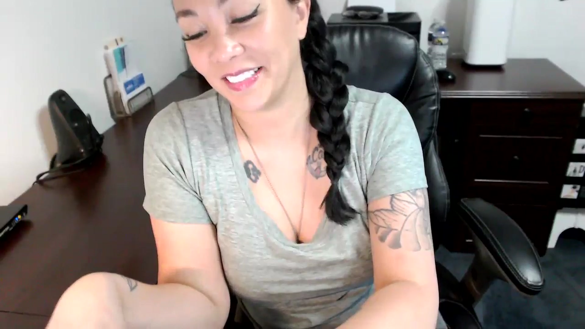 Gallery image thumbnail from MickaylaMoon's myfreecams stream on, 06/07/2024, 21:01 image 2 of 20